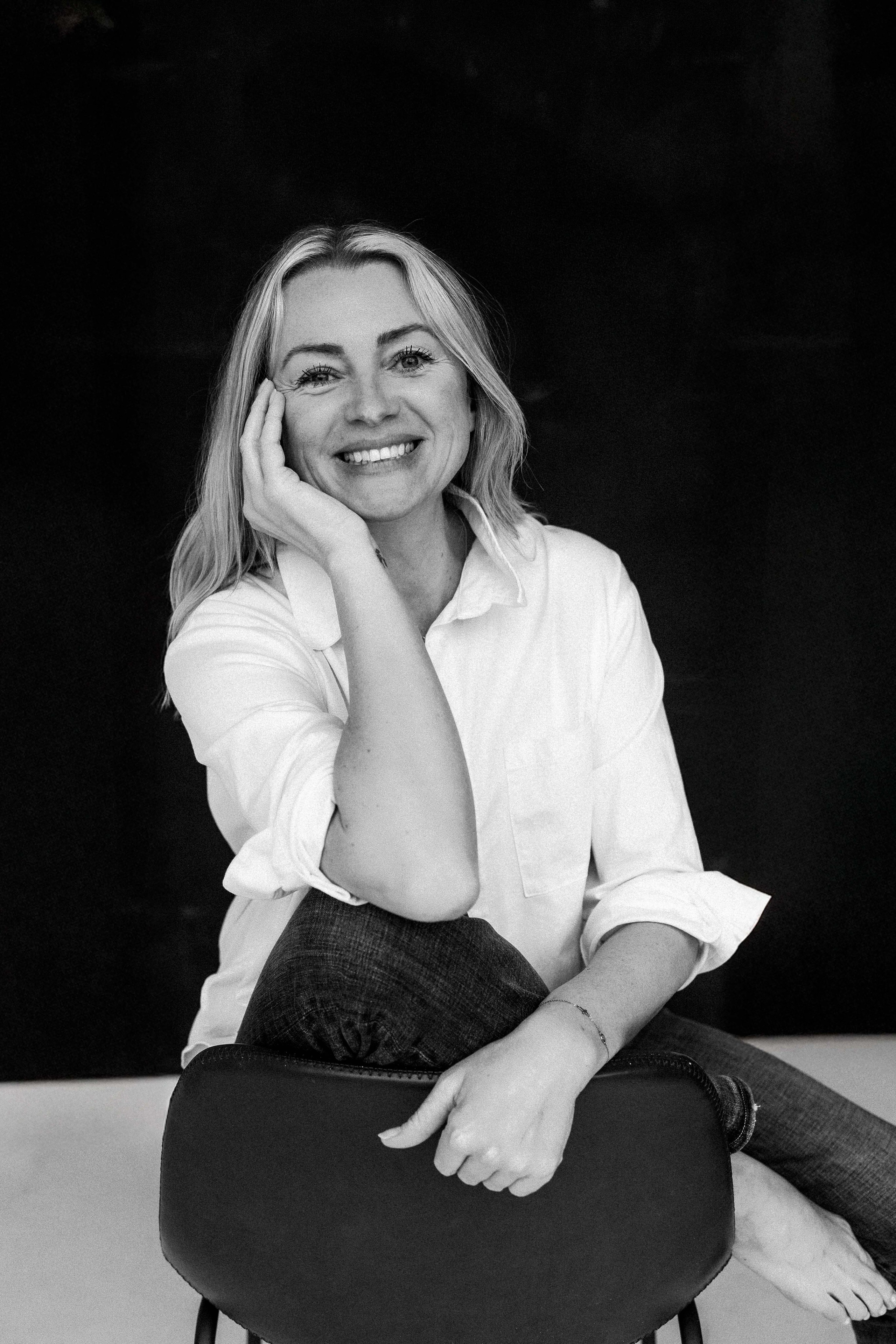 A. Rawnoir- Portrait photography by Daria Paliy.Timeless black&white portraits of women in NYC area