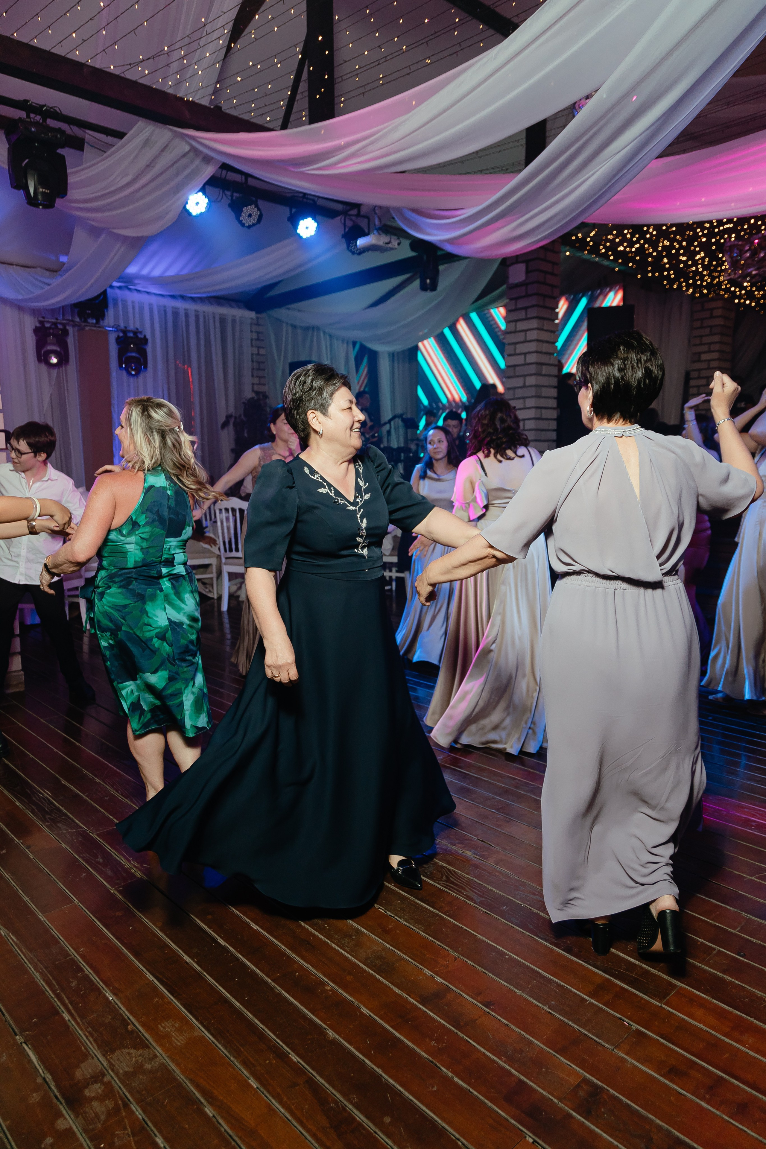 Thomas & Suyumbika. Главная