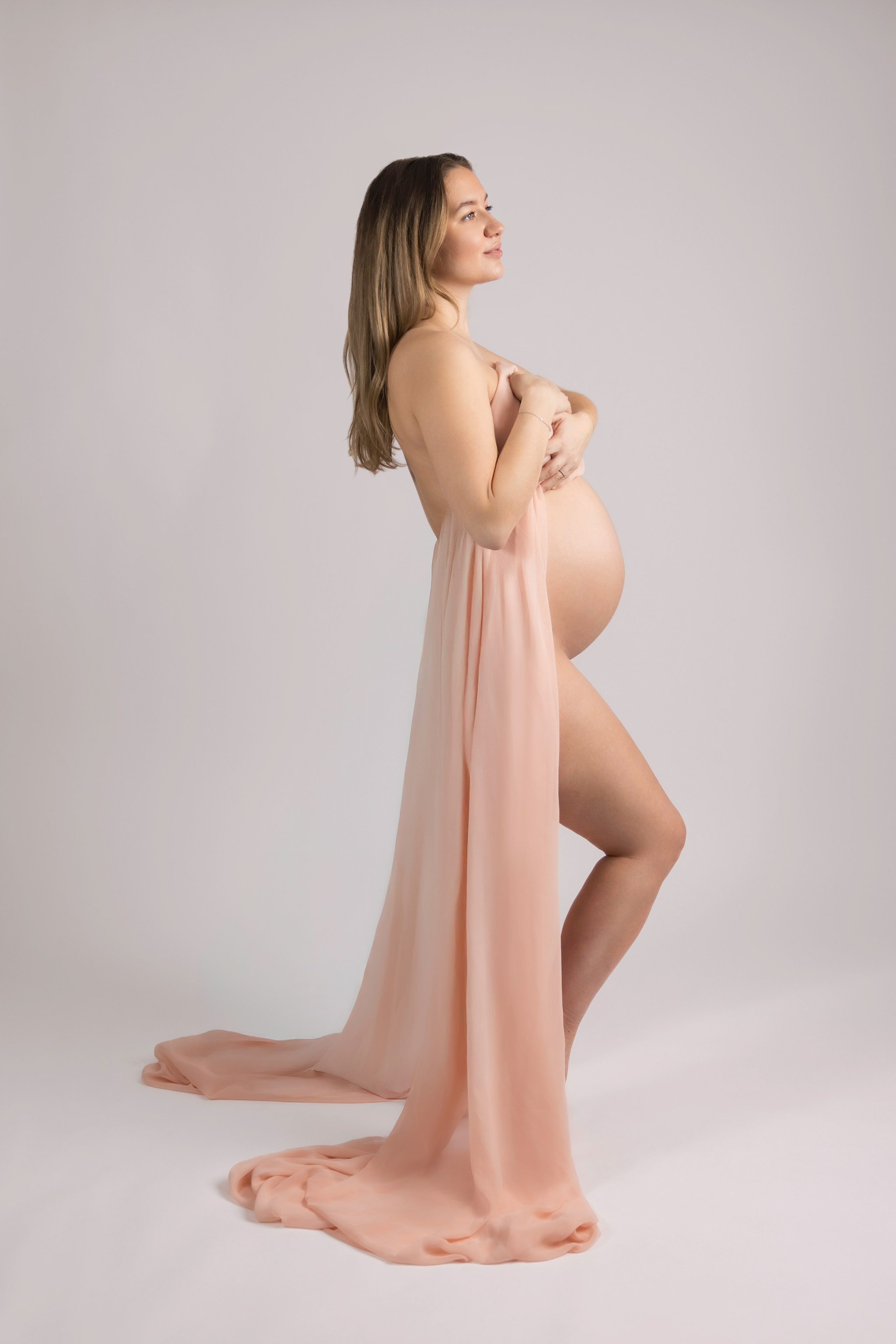 Maternity Photoshoot in Dresden — Studio & Outdoor. Family & Maternity Photographer in Dresden Tatiana Mudryak