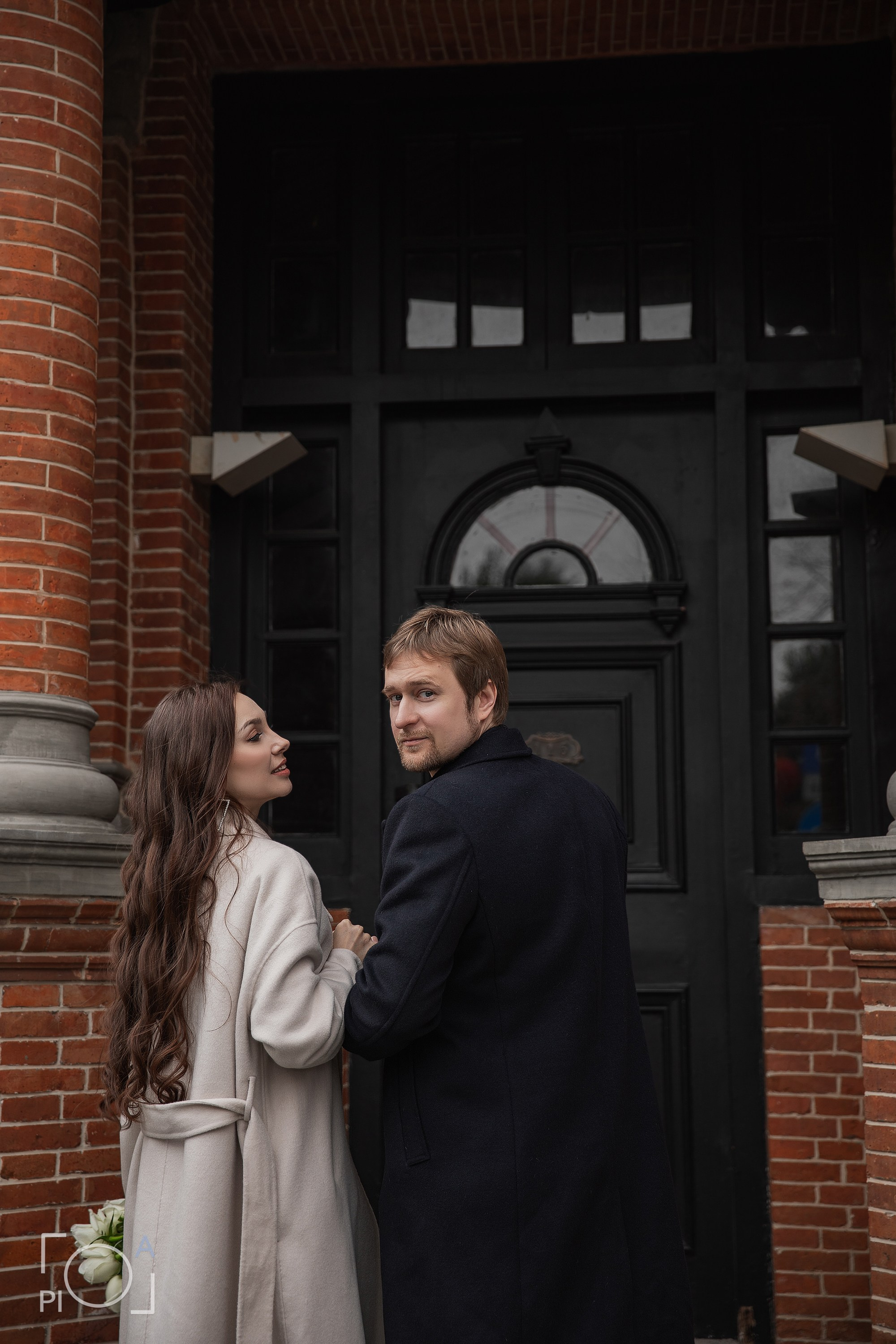 Свадебная фотосессия с консульской подписью в консульстве. Фотограф в Шанхае — Лола Пидлуская