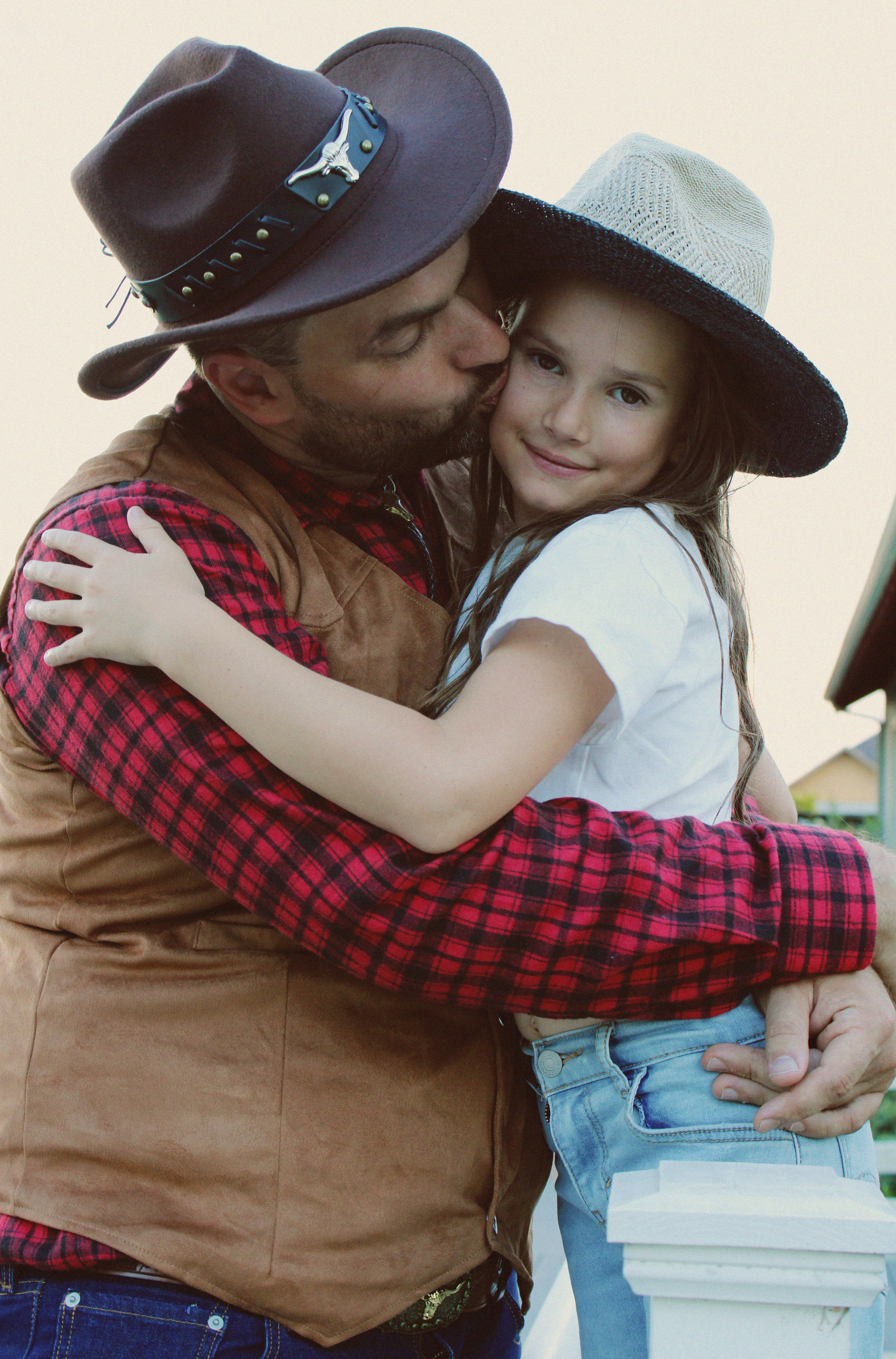 Texas Countryside Family Photoshoot in Cowboy Style. Lana Petrychenko — Portrait & Family Photographer. Valencia, Spain