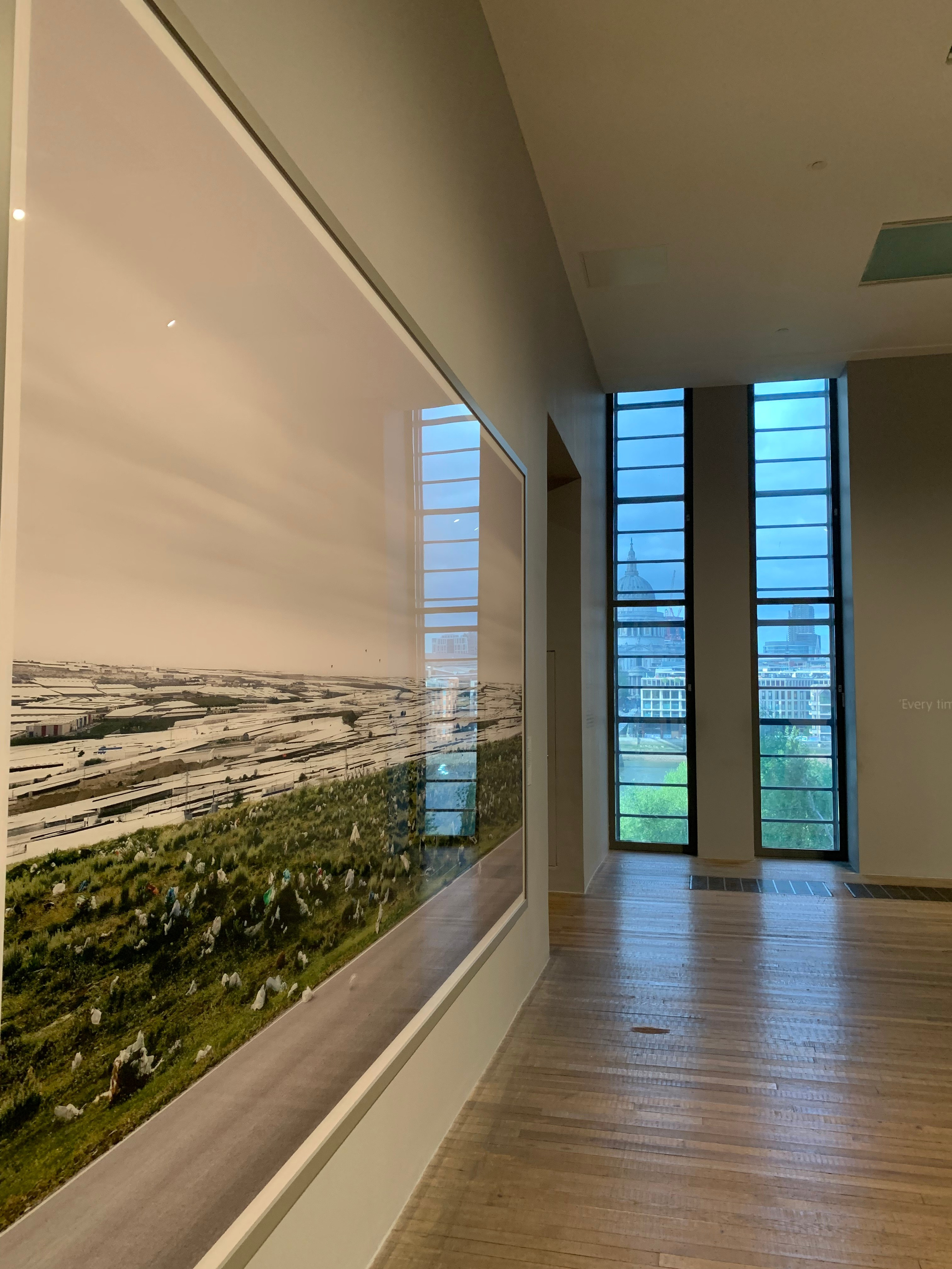 Capturing the moment at Tate Modern. Victoria Dini. Art photography in London / Folkestone, UK