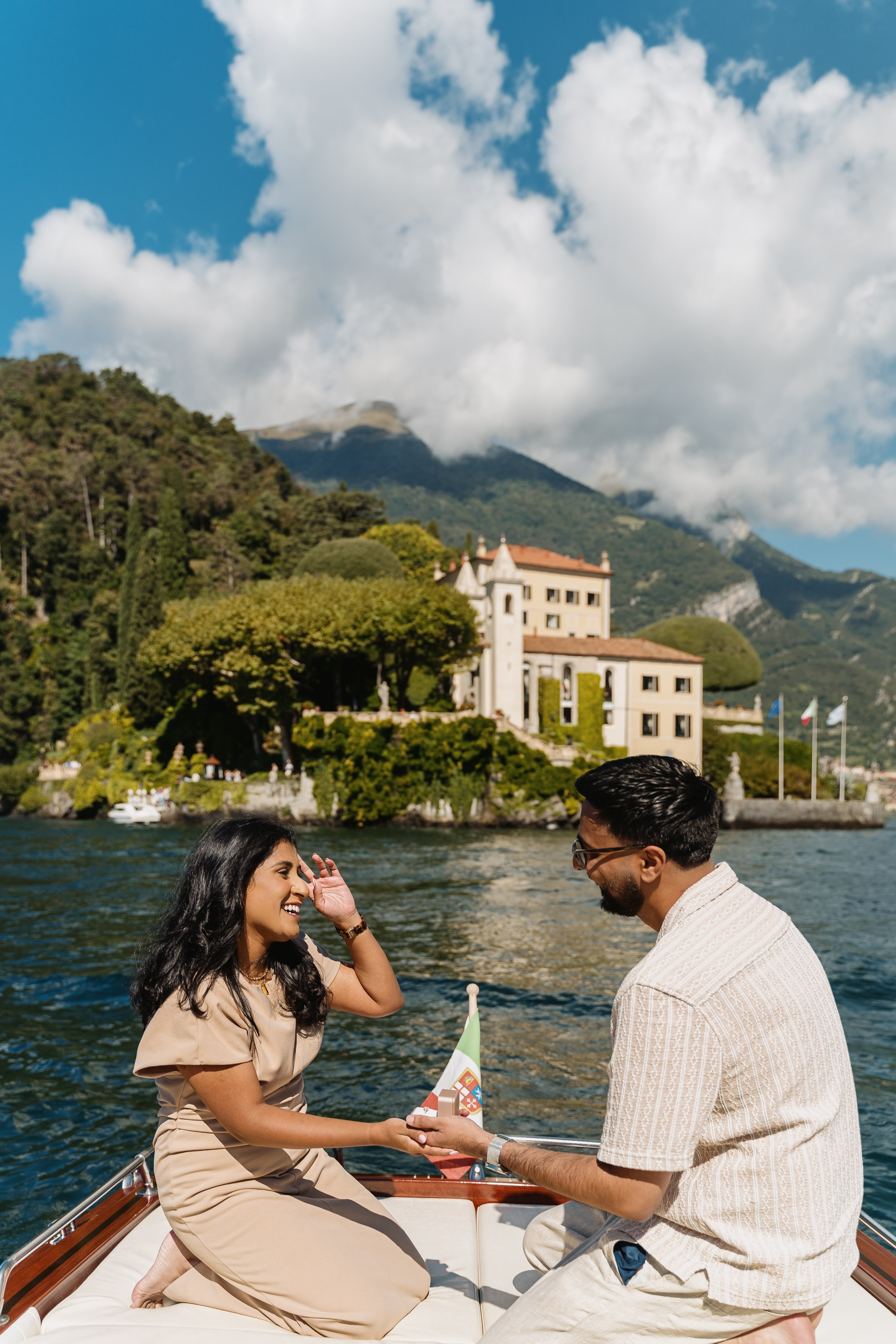 Lake Como Proposal on a Boat. Proposal Photographer in Lake Como