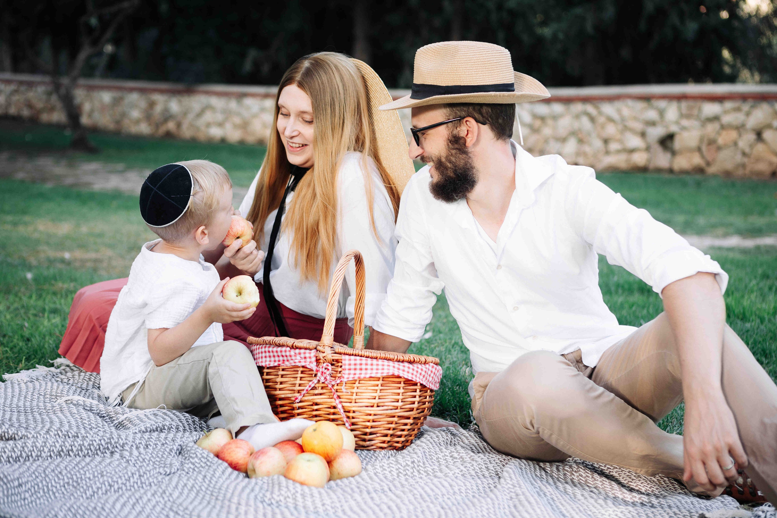 COZY PHOTO SESSION WITH A SWING. Https://shi-photo.com/