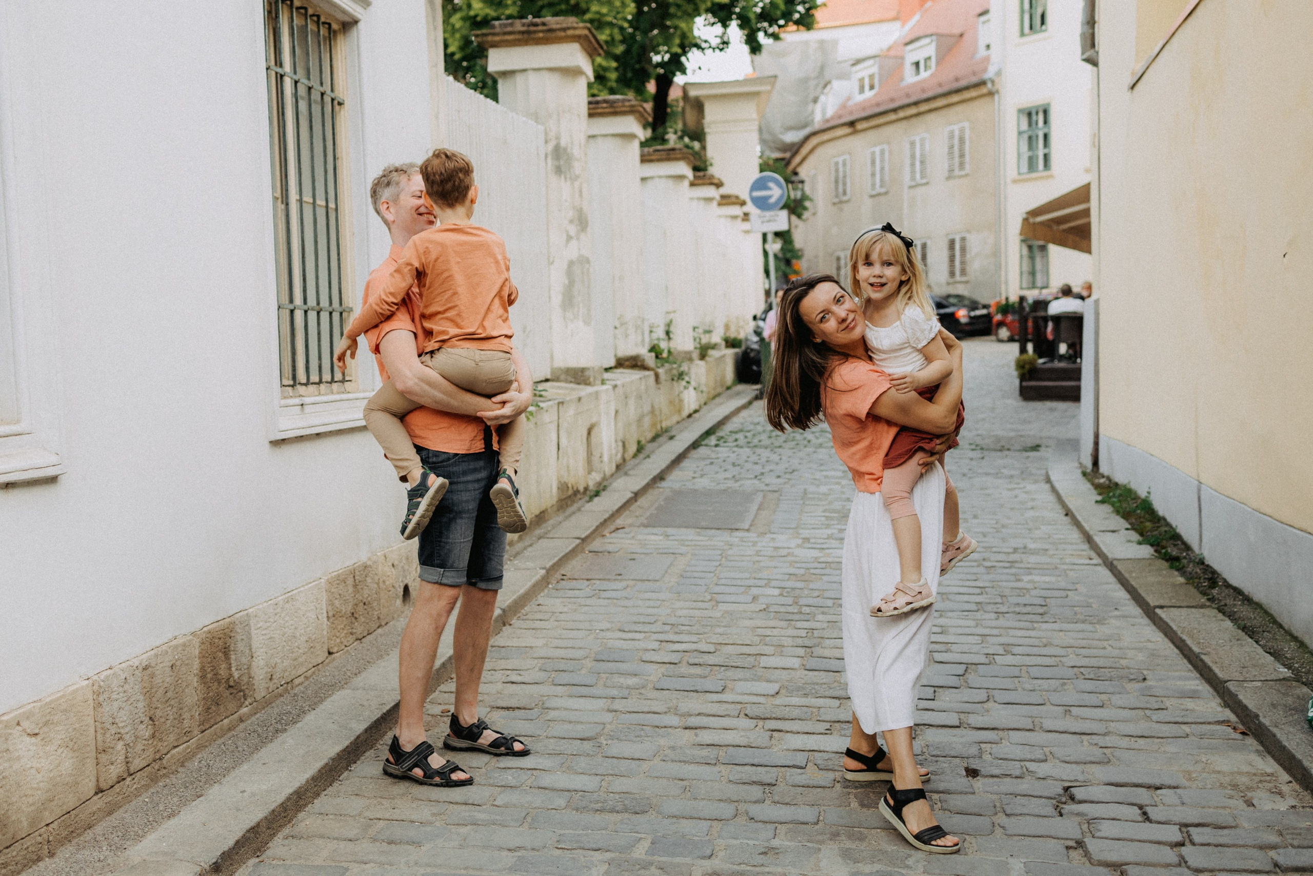 Family in the city. Elena Gorobets. Photographer in Zagreb