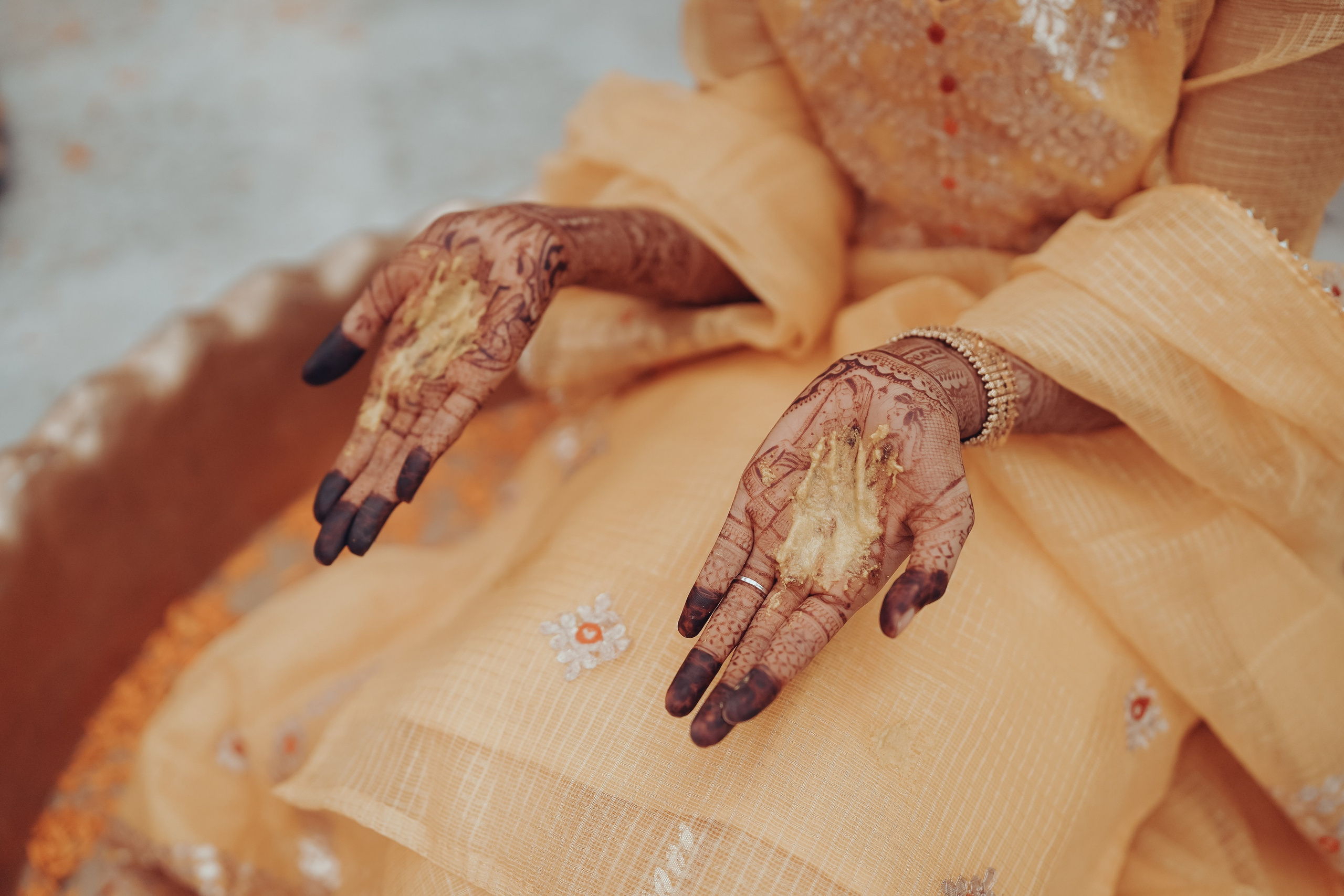 HALDI & MEHANDI. Wedding photographer Stalen Robert