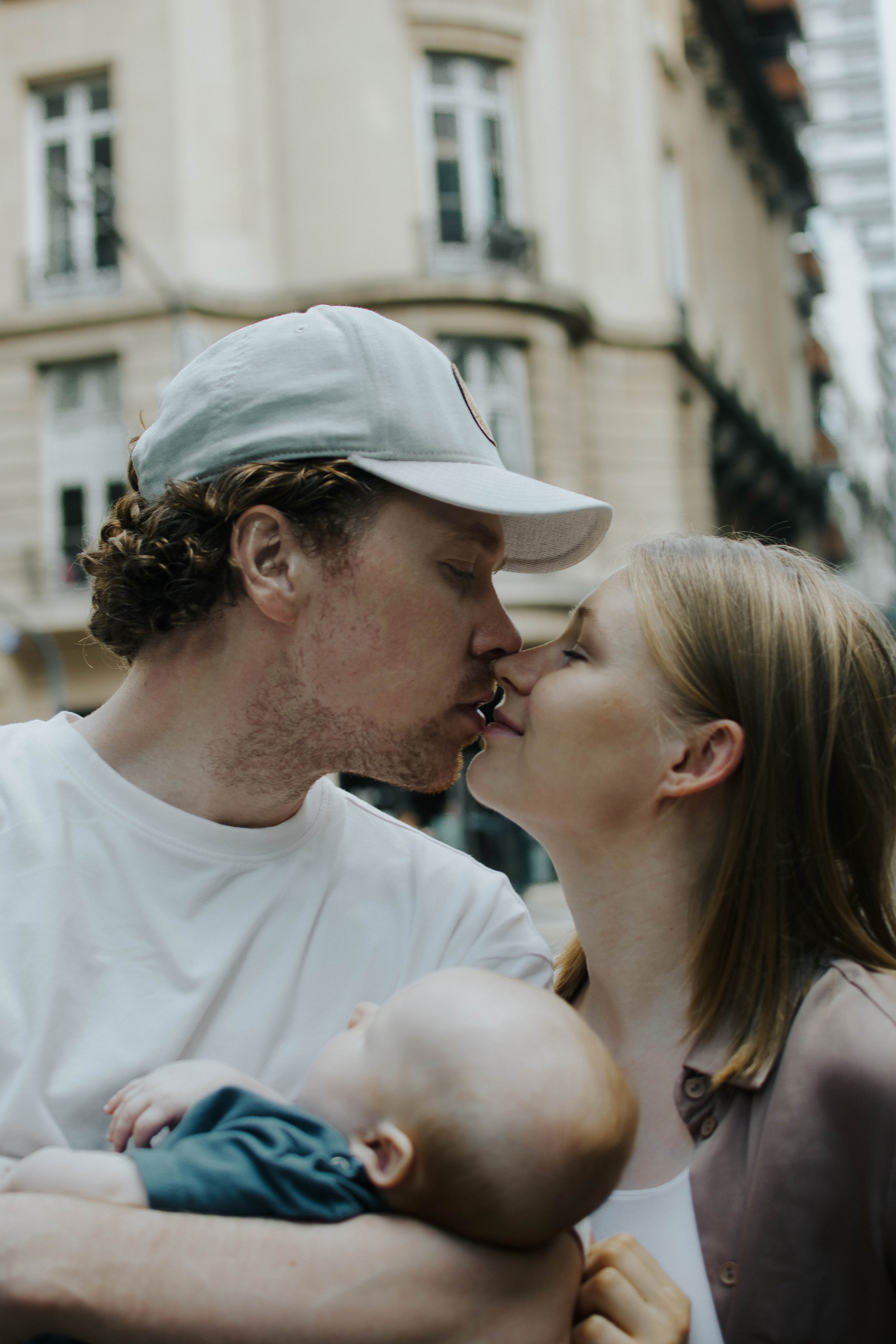 The little one and his parents. Buenos Aires. Photography. Photographer @elmirkami in the city of Buenos Aires