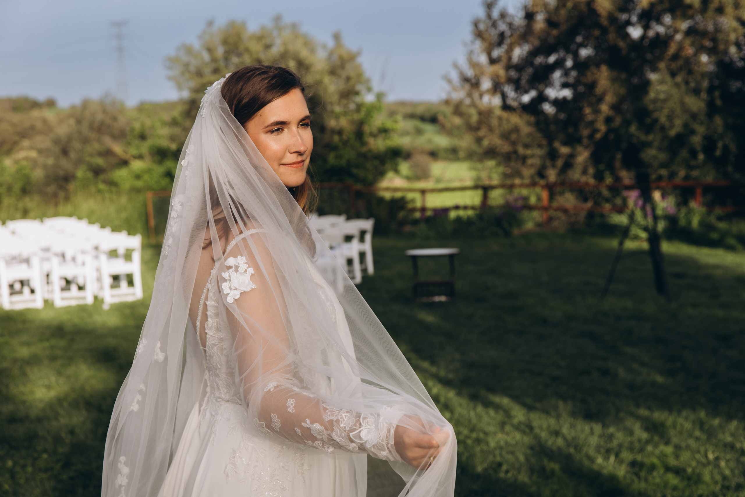 Bride and groom in Rome piazza – wedding videographer Italy.