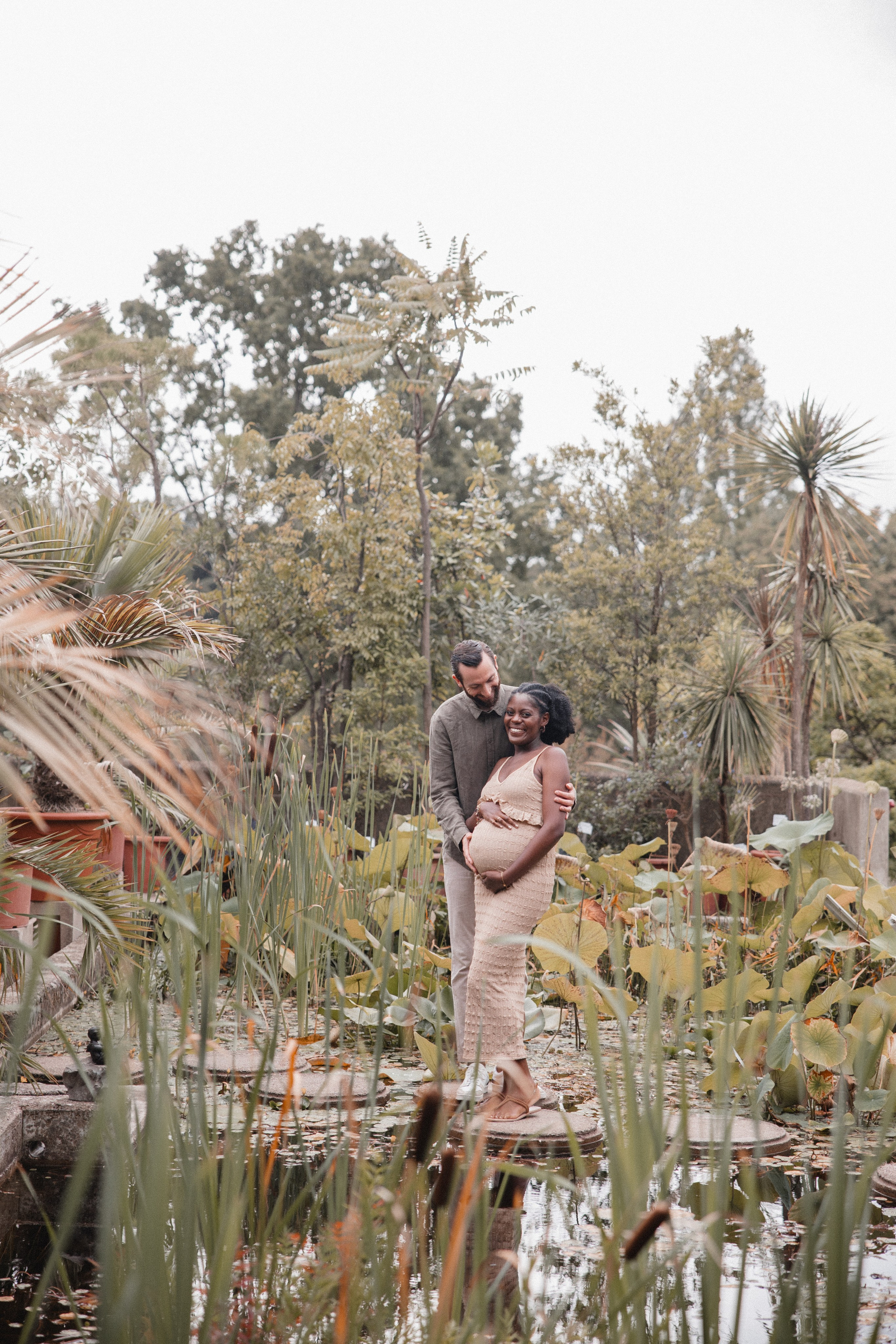 Babybauch Shooting im Botanischen Garten Bochum | Reiche Fotografie. Hochzeitsfotografin Bochum | Halyna Reiche Fotografie NRW
