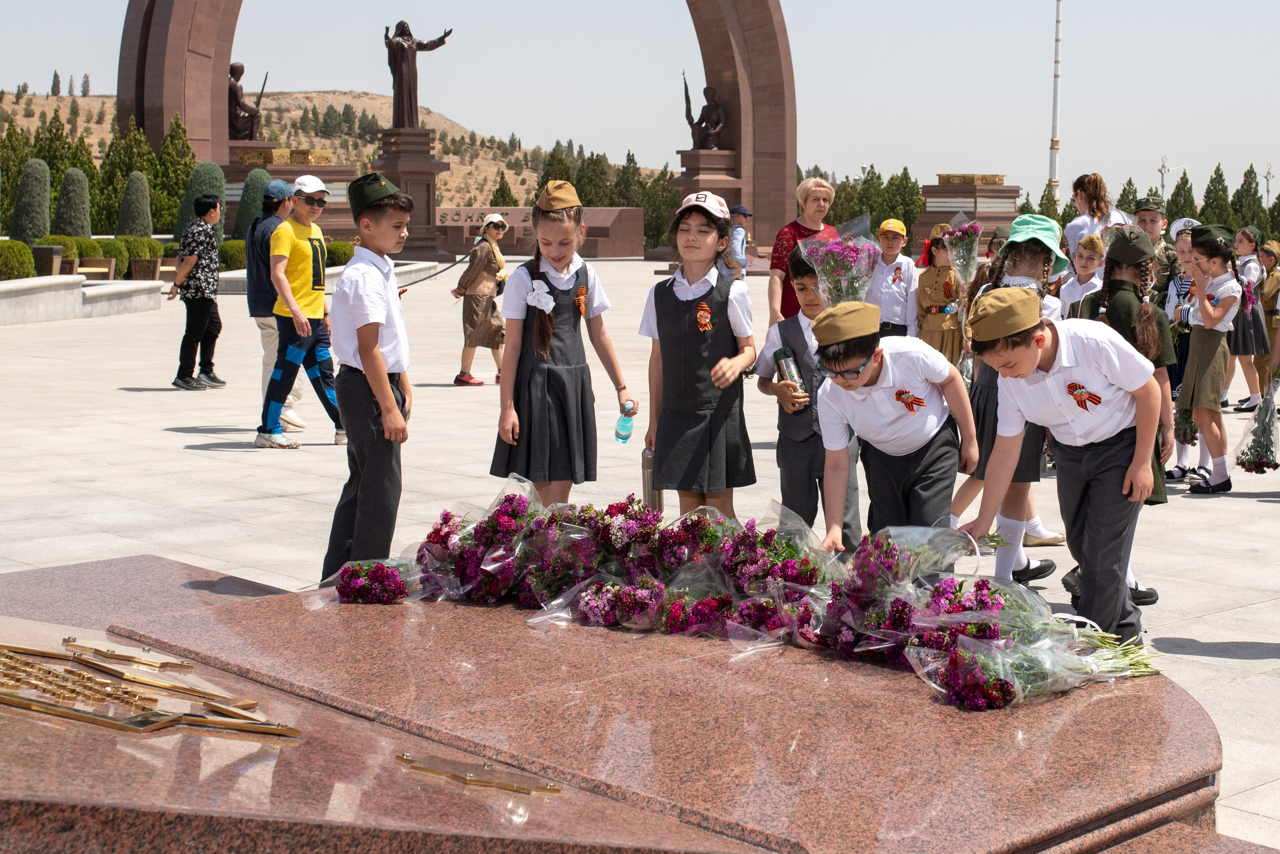 Вечный огонь 2"А» класс. Ваш фотограф в Ашхабаде Гамлет Осипов