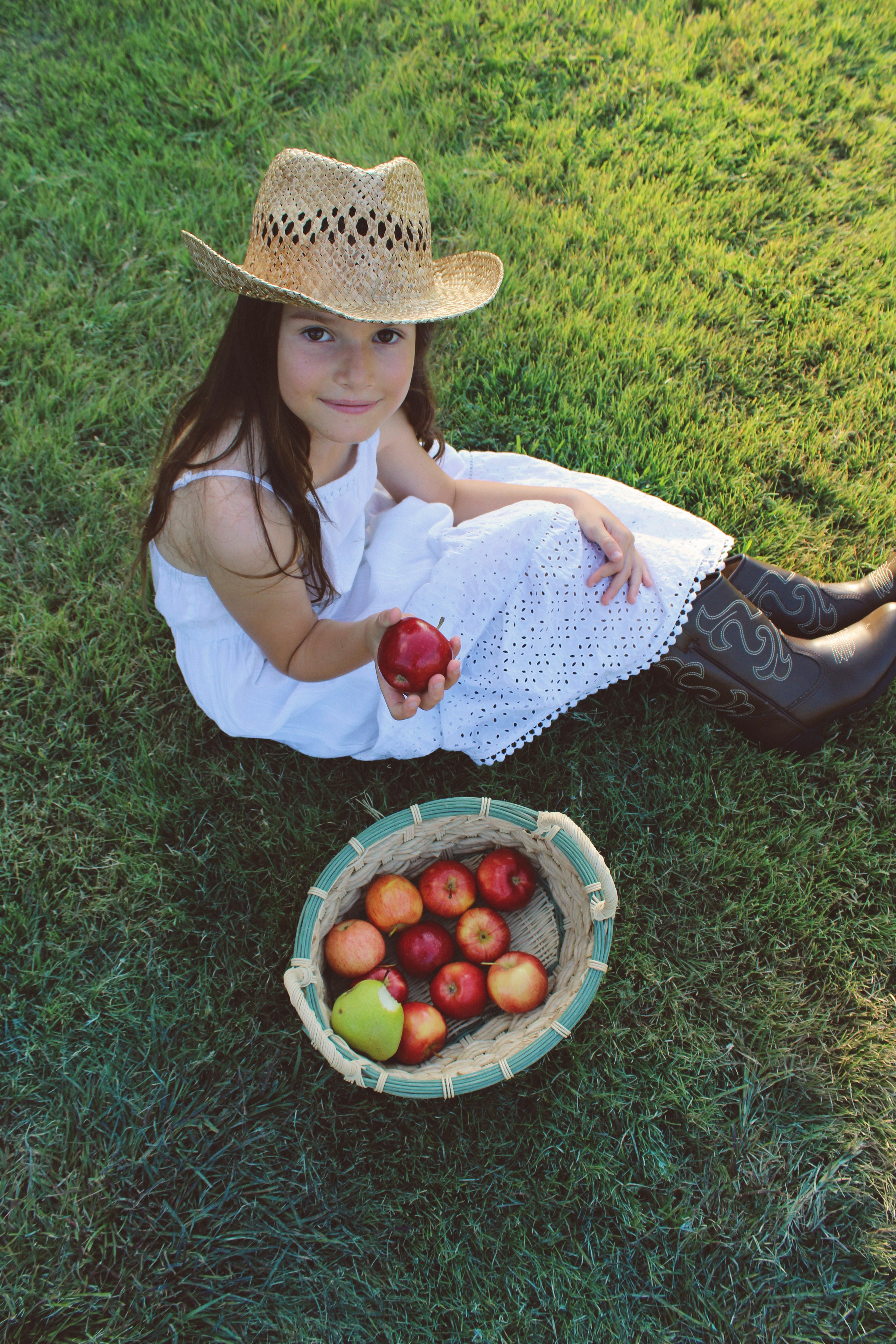 Texas Countryside Family Photoshoot in Cowboy Style. Lana Petrychenko — Portrait & Family Photographer. Valencia, Spain