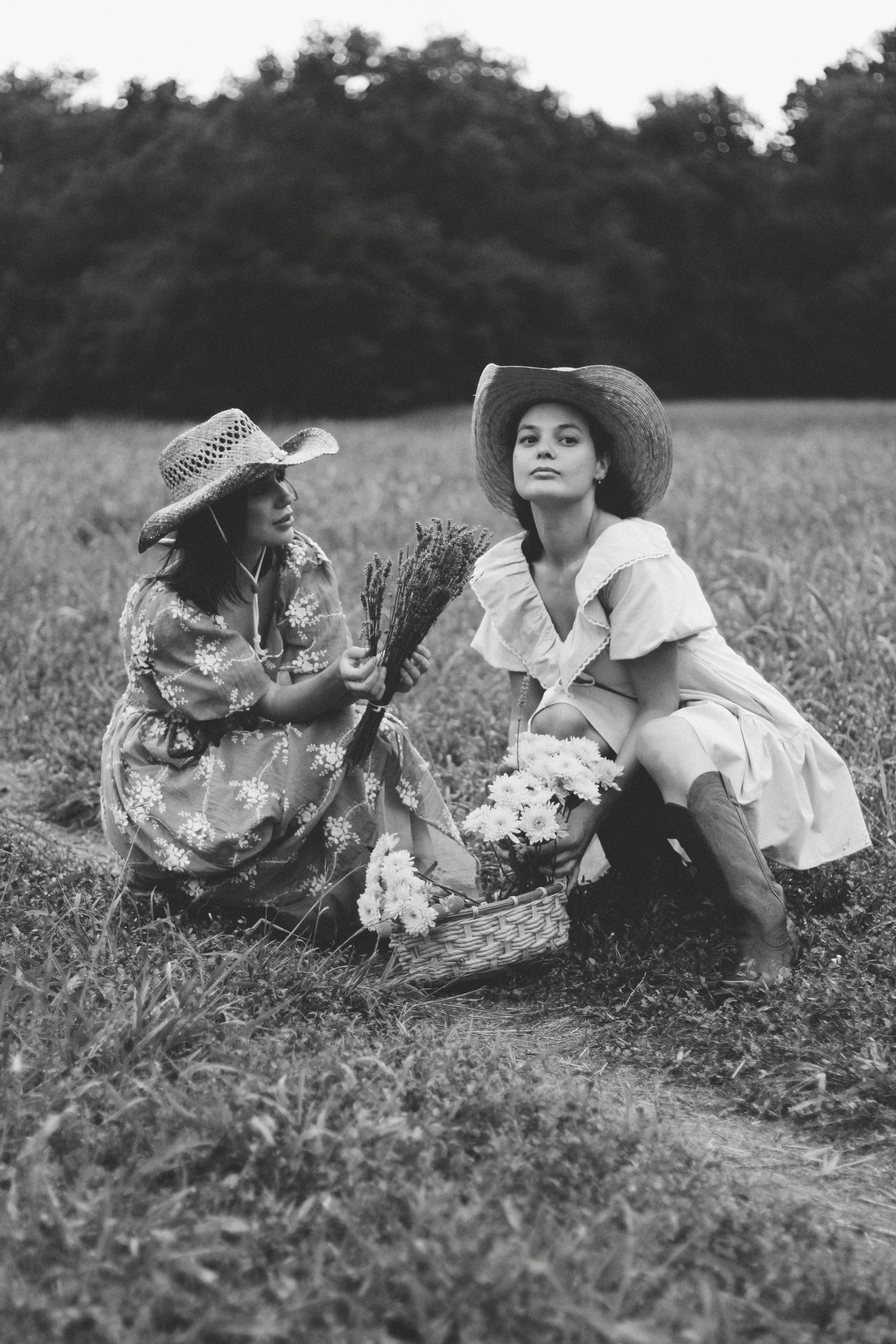 Countryside cowgirl-style portrait photoshoot. Lana Petrychenko — Portrait & Family Photographer. Valencia, Spain