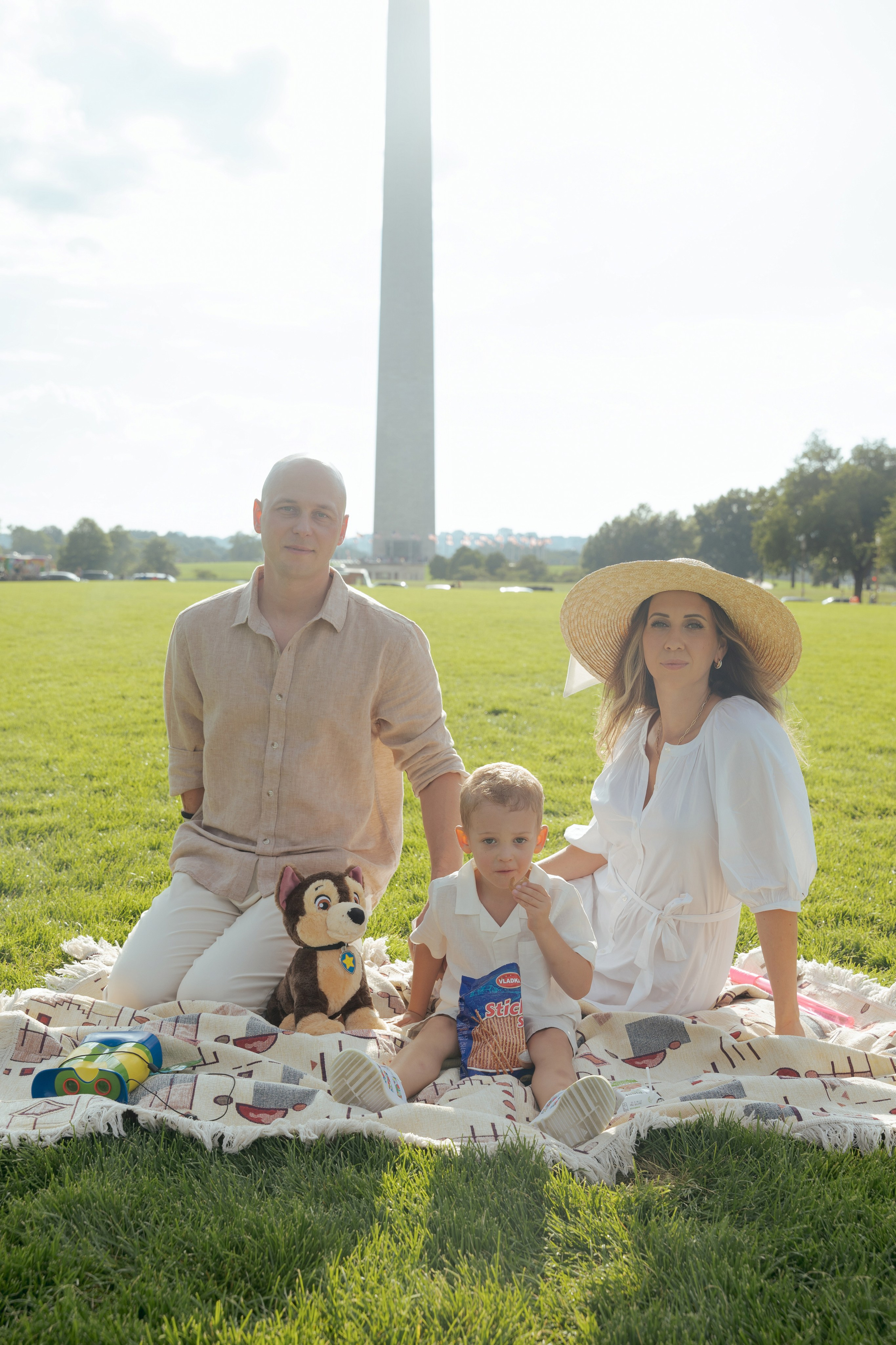 Family photoshoot. Family photoshoot outside. Beach photoshoot. Family holiday photoshoot. Sunset photoshoot
