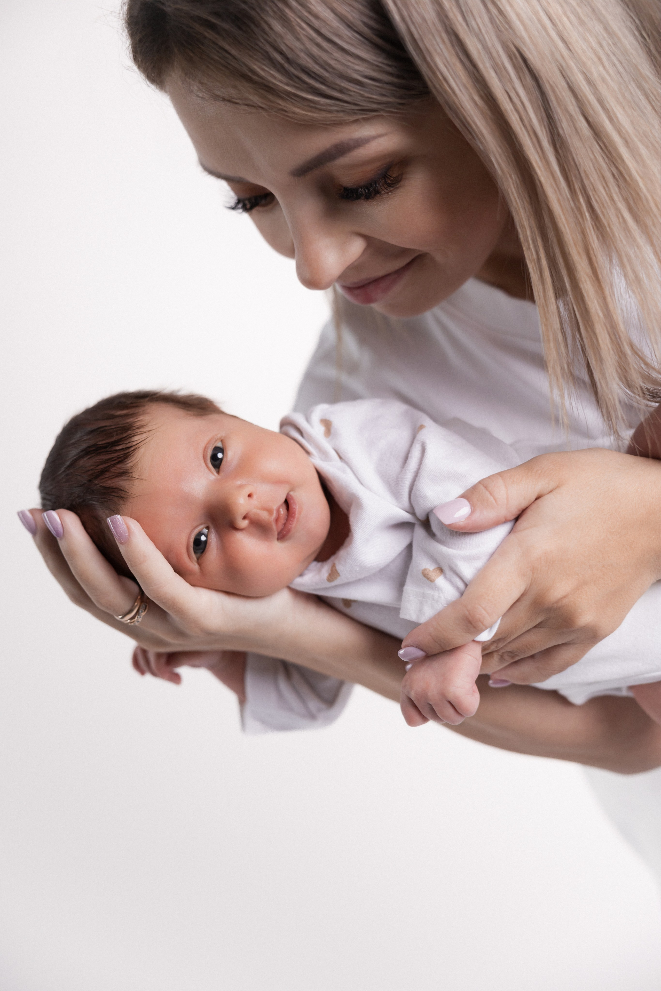 První dny života. Rodinná, těhotenská, newborn a lifestyle fotografka v Písku Oxana Telupilova