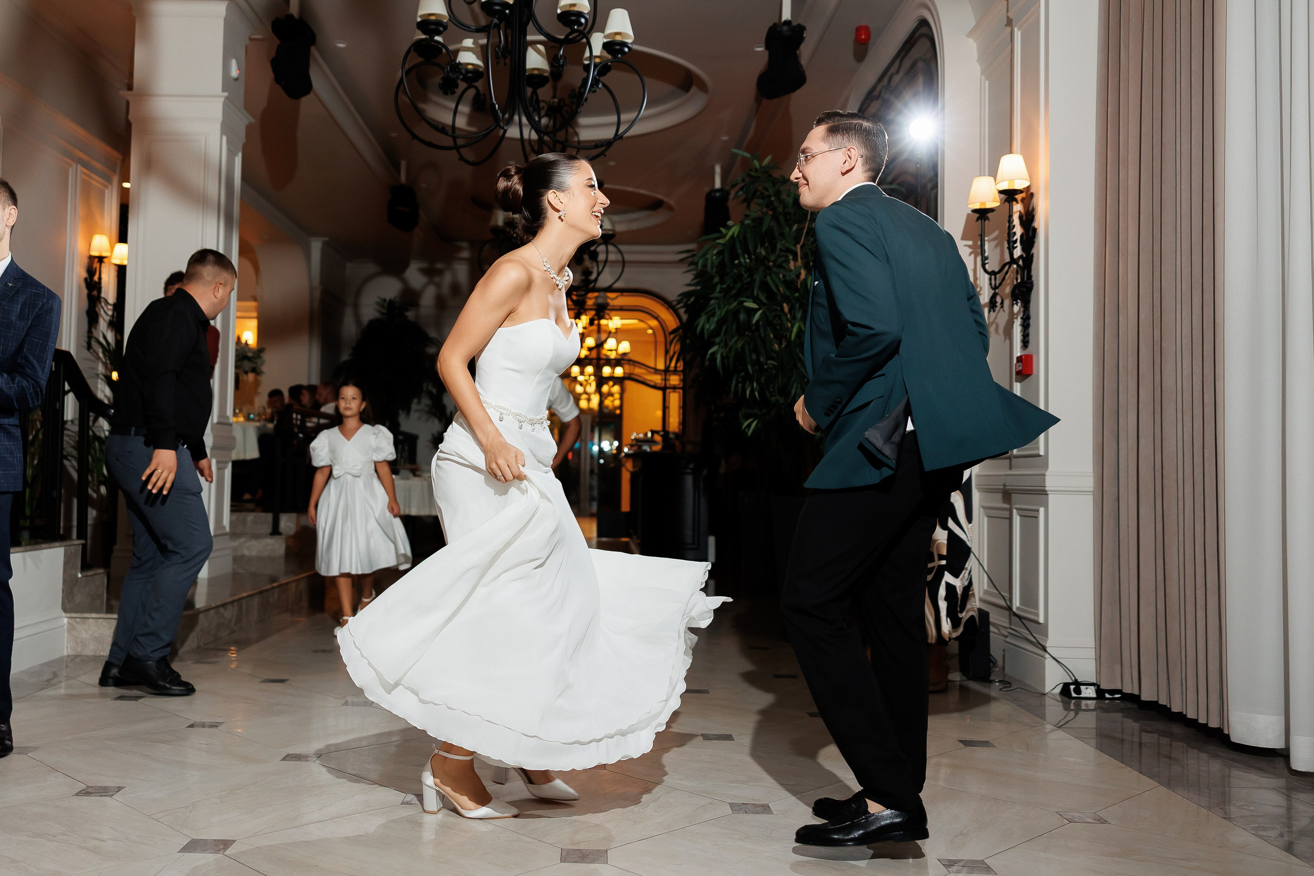 Serghei & Erica — Queen Residence. Servicii Foto și Video 067188353