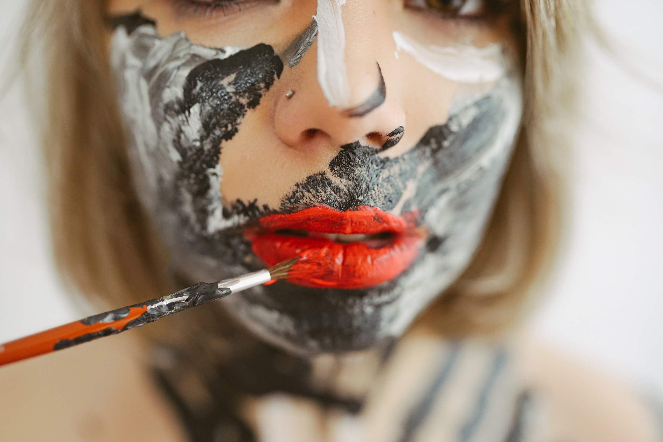 Fotografie de Portret Brașov | Artist Mădălina Beda. Madalina Beda- Artist vizual, fotograf, doula la nastere, consultant babywearing Brasov si in toata tara