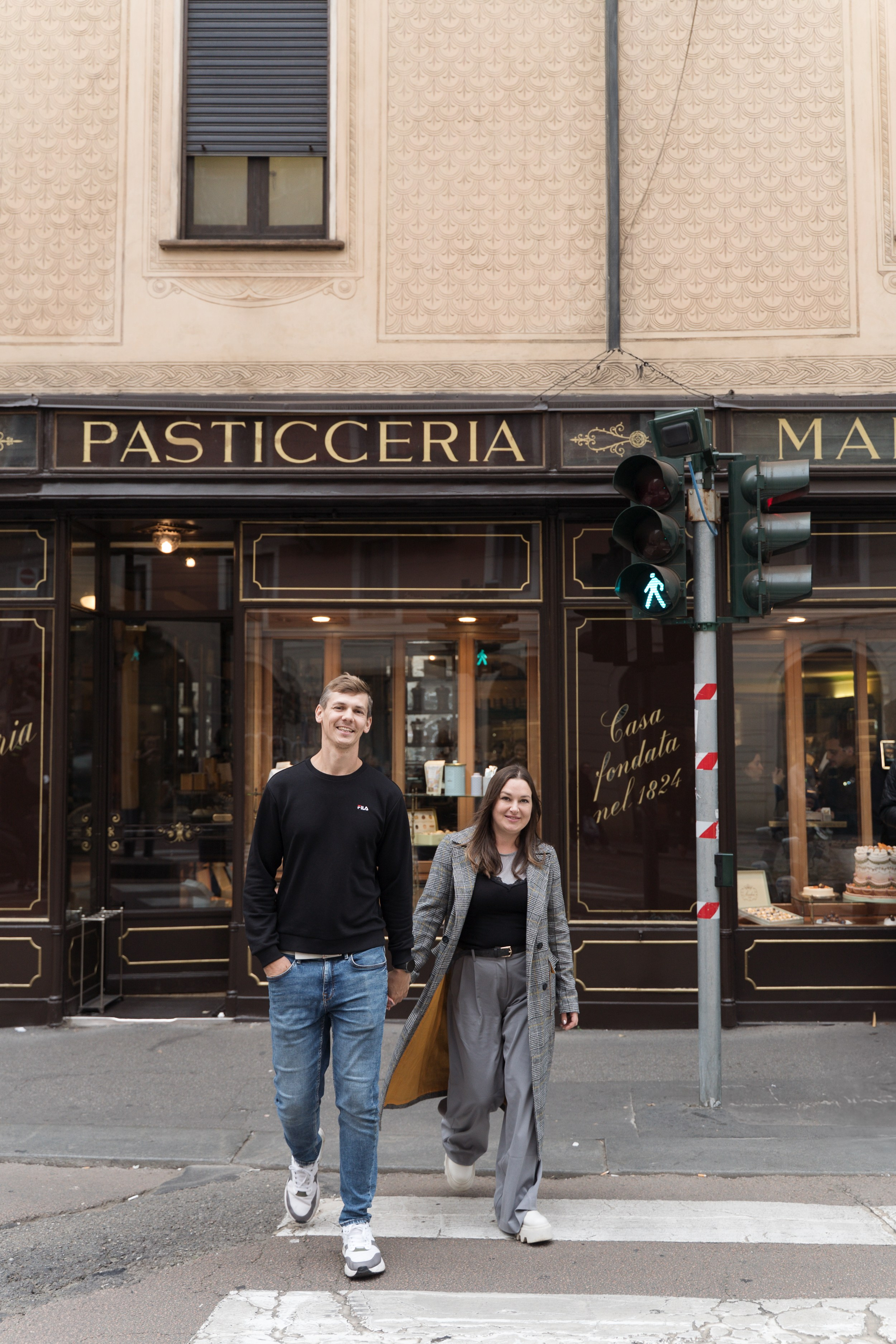 Winter Photo Walk in Milan. Proposal Photographer in Lake Como
