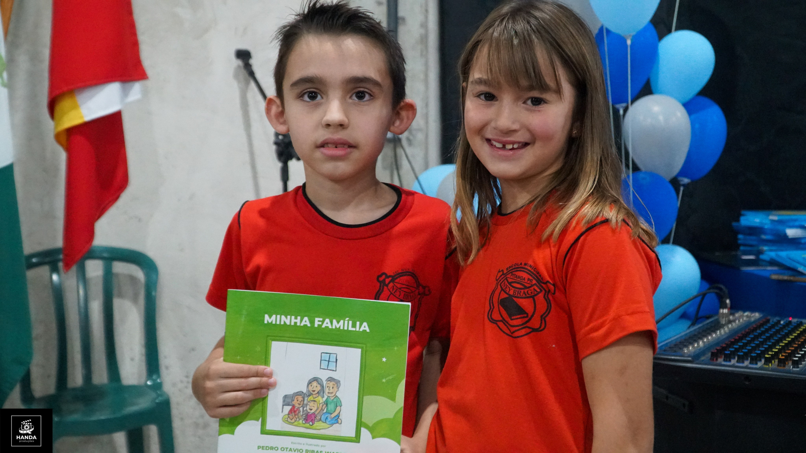 Noite autógrafos colégio Aurélio Buarque de Holanda. Handa Produções