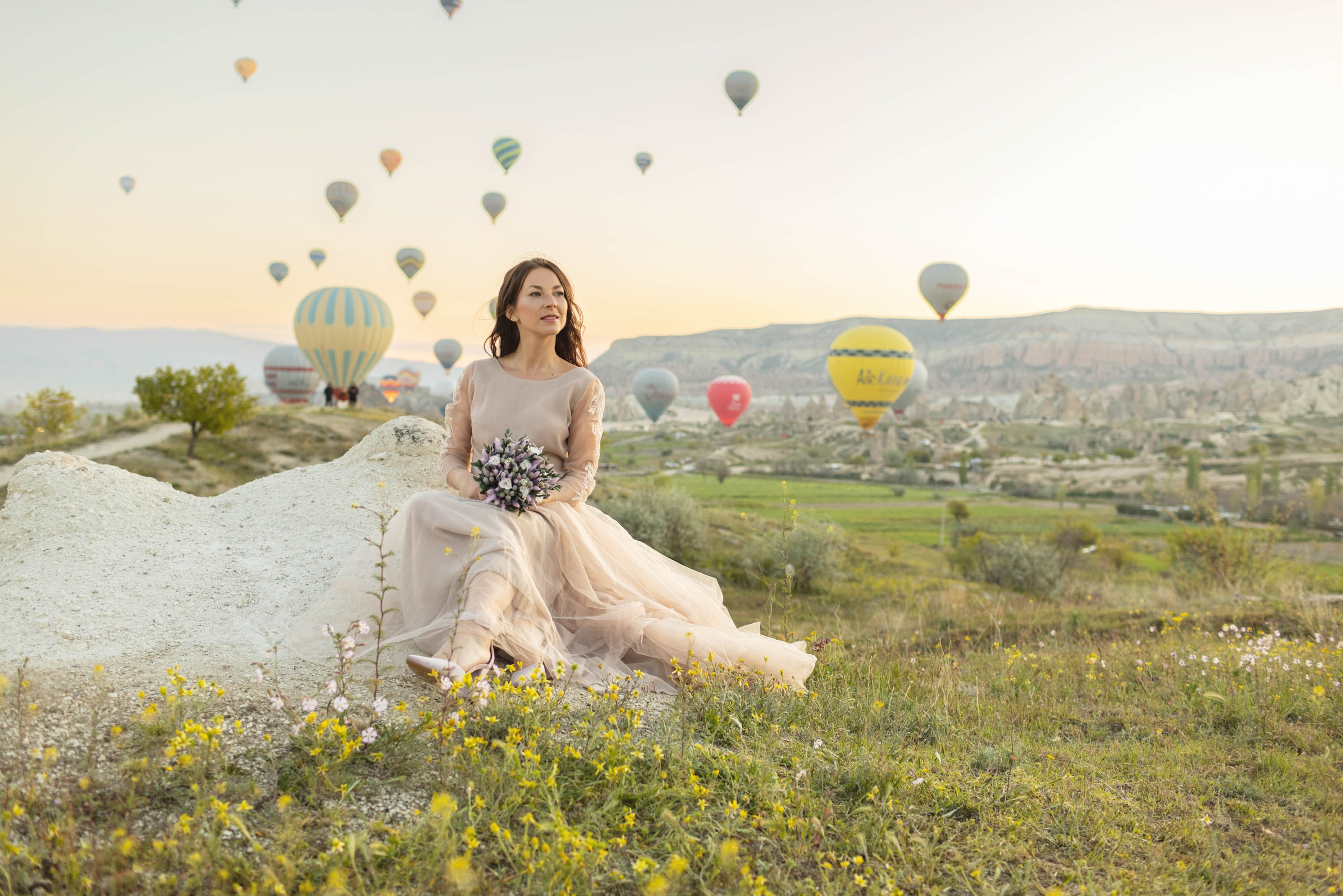 Magical Wedding Photoshoot in Cappadocia: Balloons, Caves, and Valleys. Julia Ganch I Fashion Wedding Photography I Cappadocia Turkey