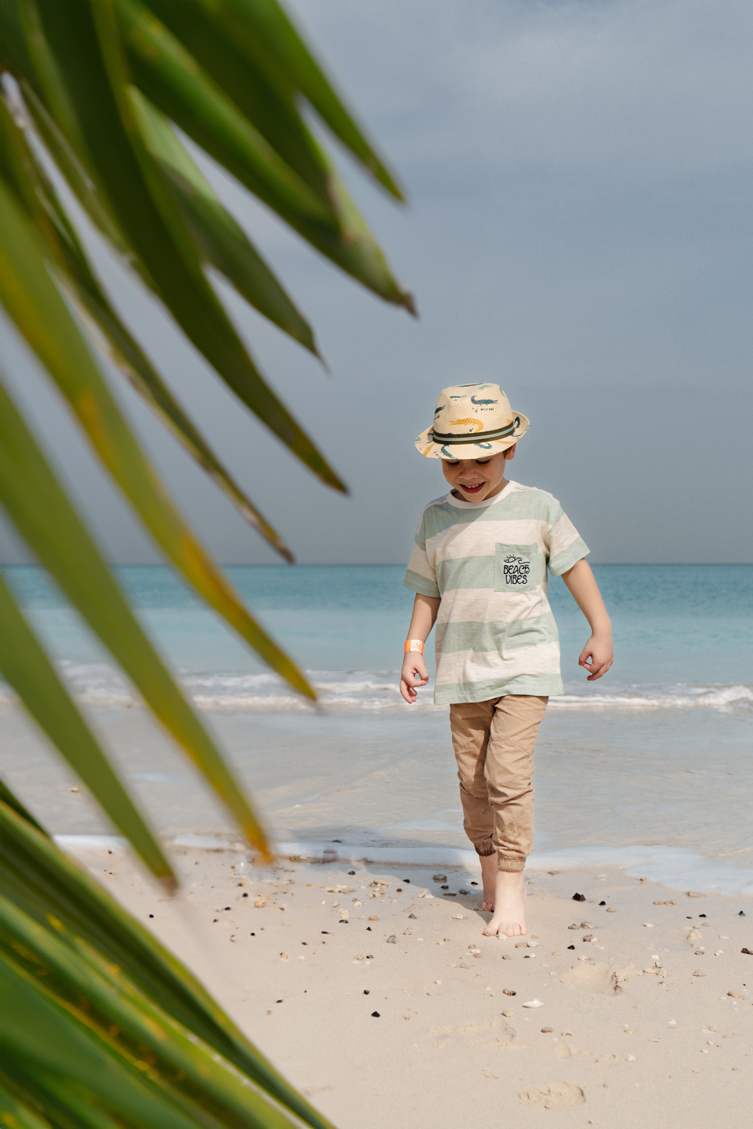 Children and the sea. Photo children and the sea. A photographer in Abu Dhabi.