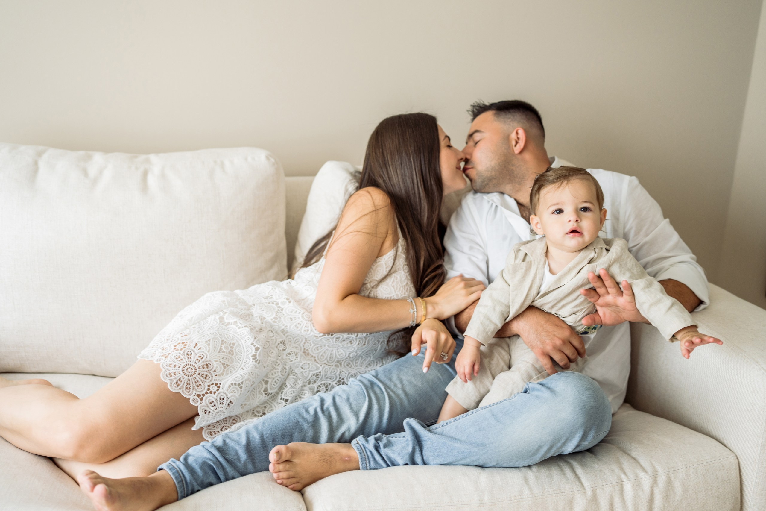 Felicia, Andy, Ethan. 1st year at home. Alisa Tant — Family and newborn photographer Bucks County, Montgomery county, Philadelphia, NJ