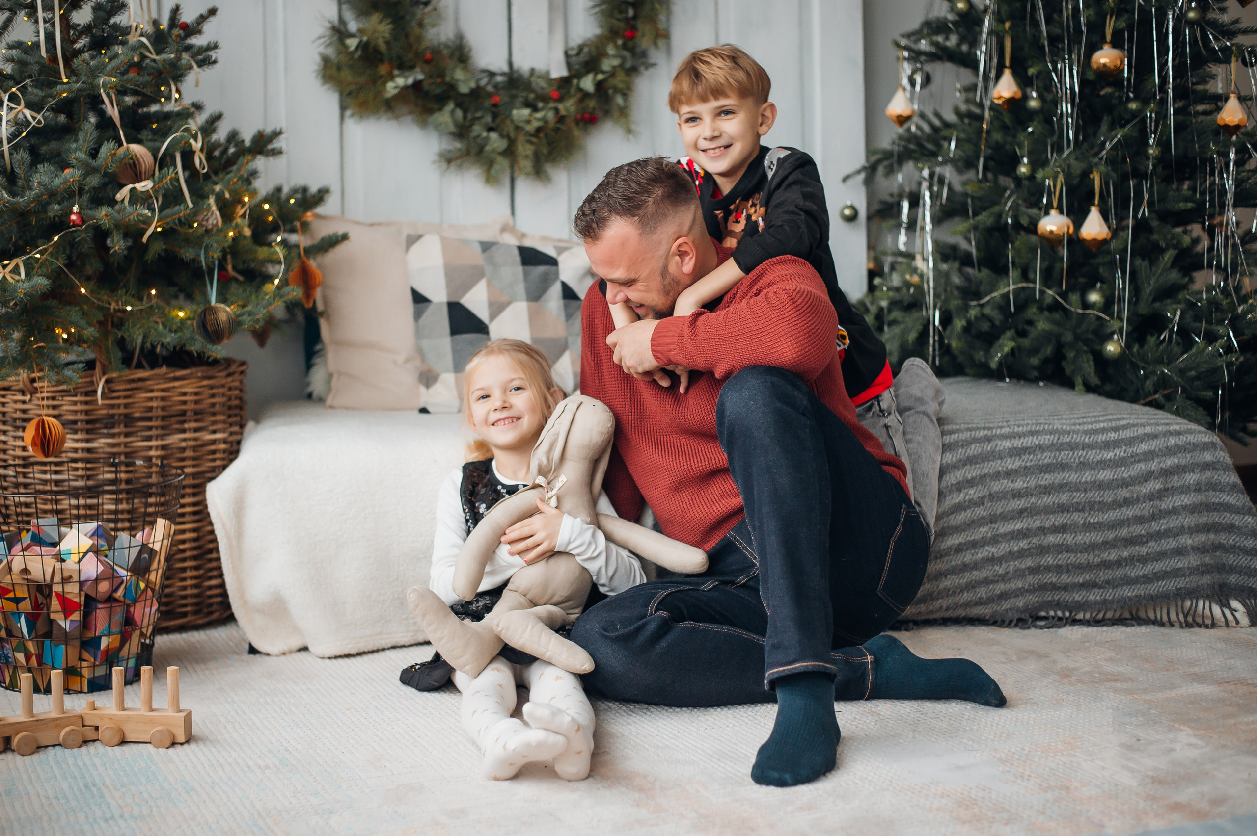 Fotosesijos studijoje. Aukse Stravi fotografė