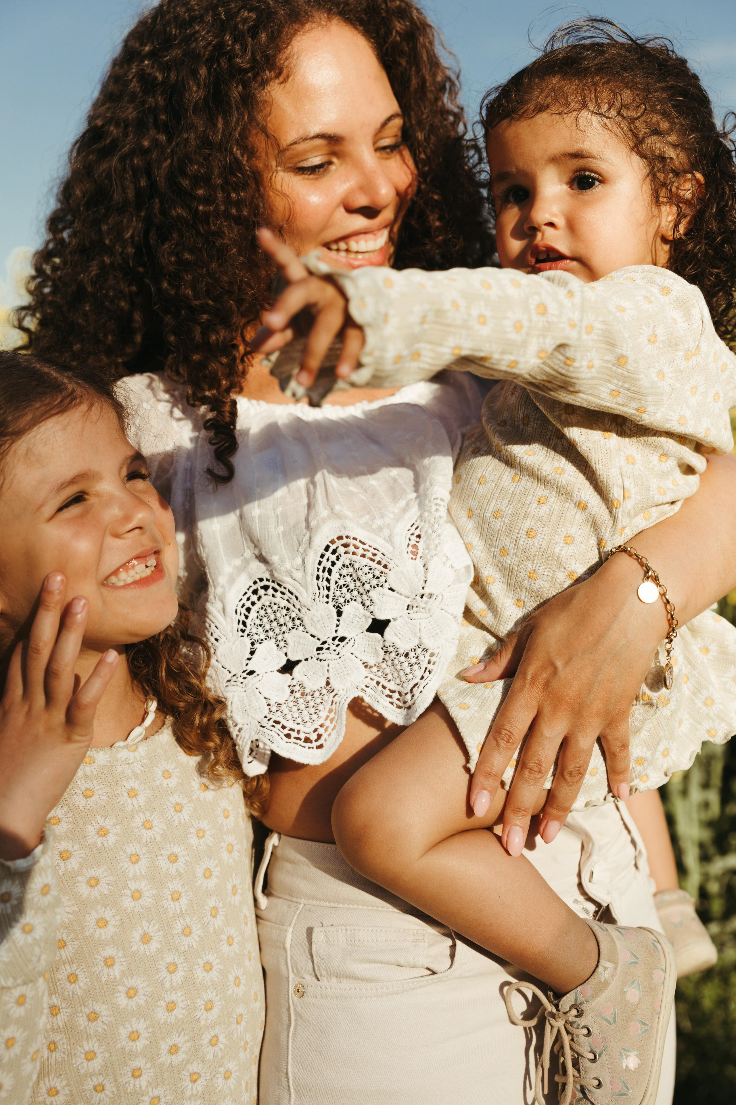 Mädels unter sich. Familienfotografin in Bern, Schweiz