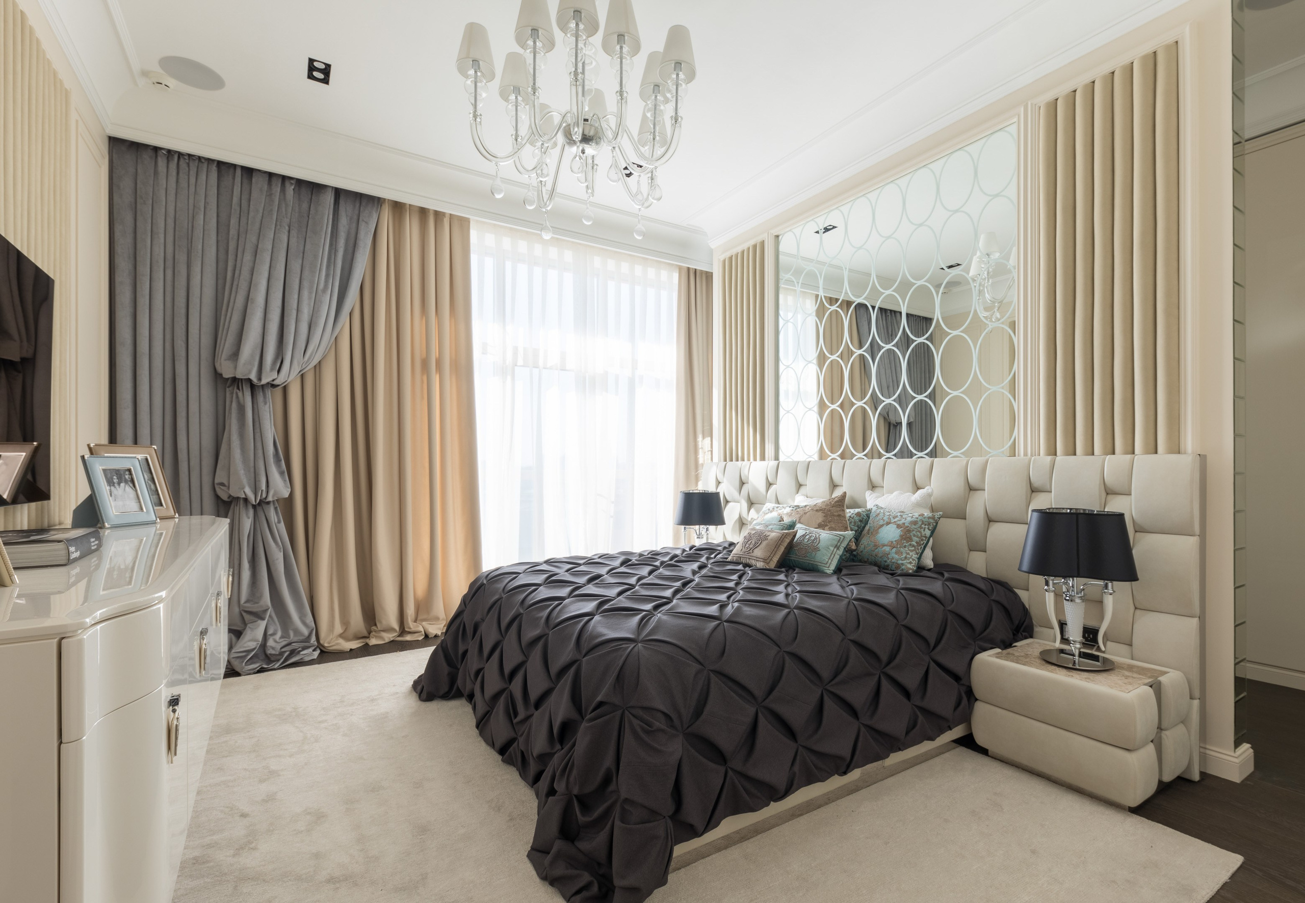 Classic style bedroom interior - photographer Andrey Dunin