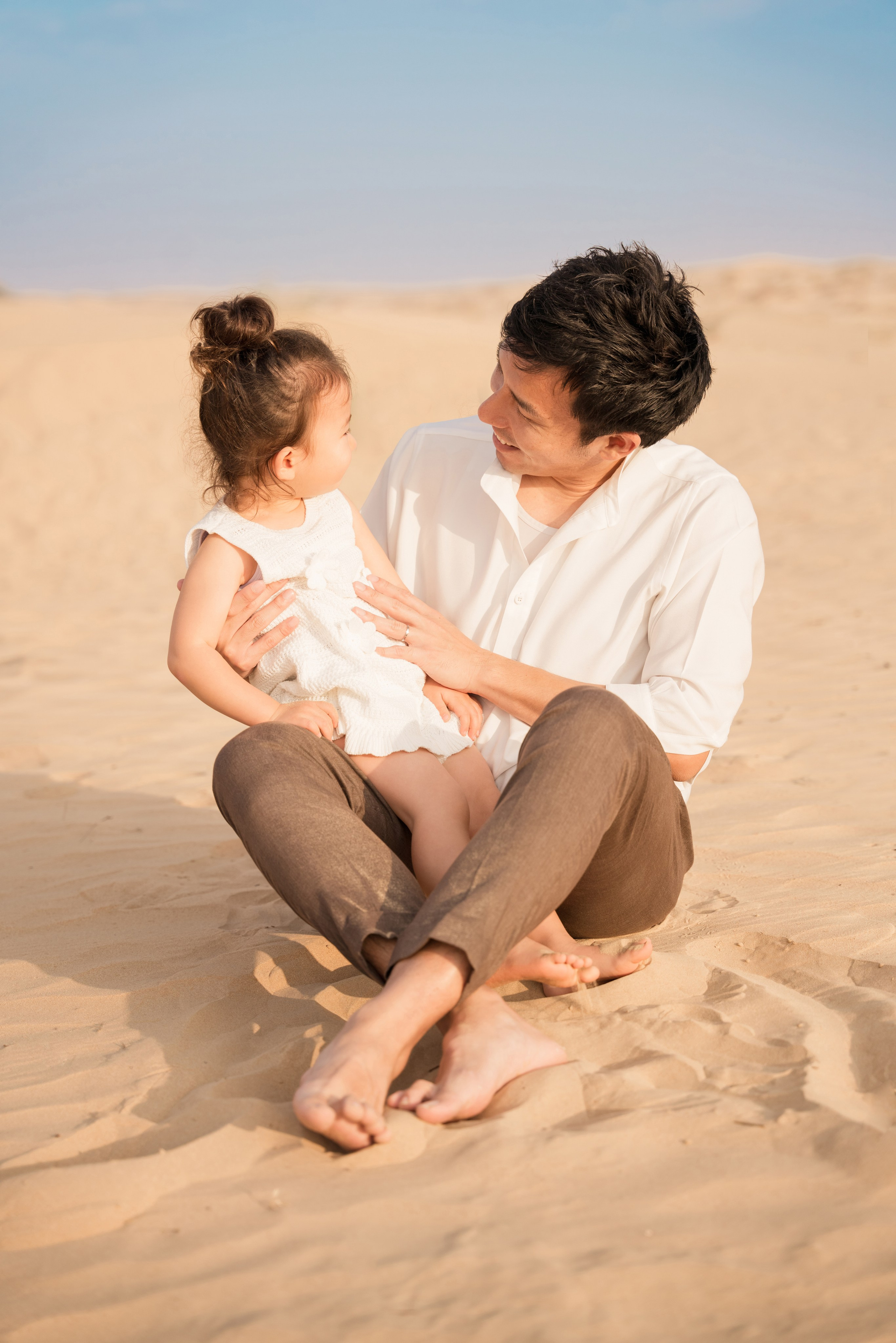 Sunrise in the dunes. Angela Iakovleva — Family Photographer in Dubai