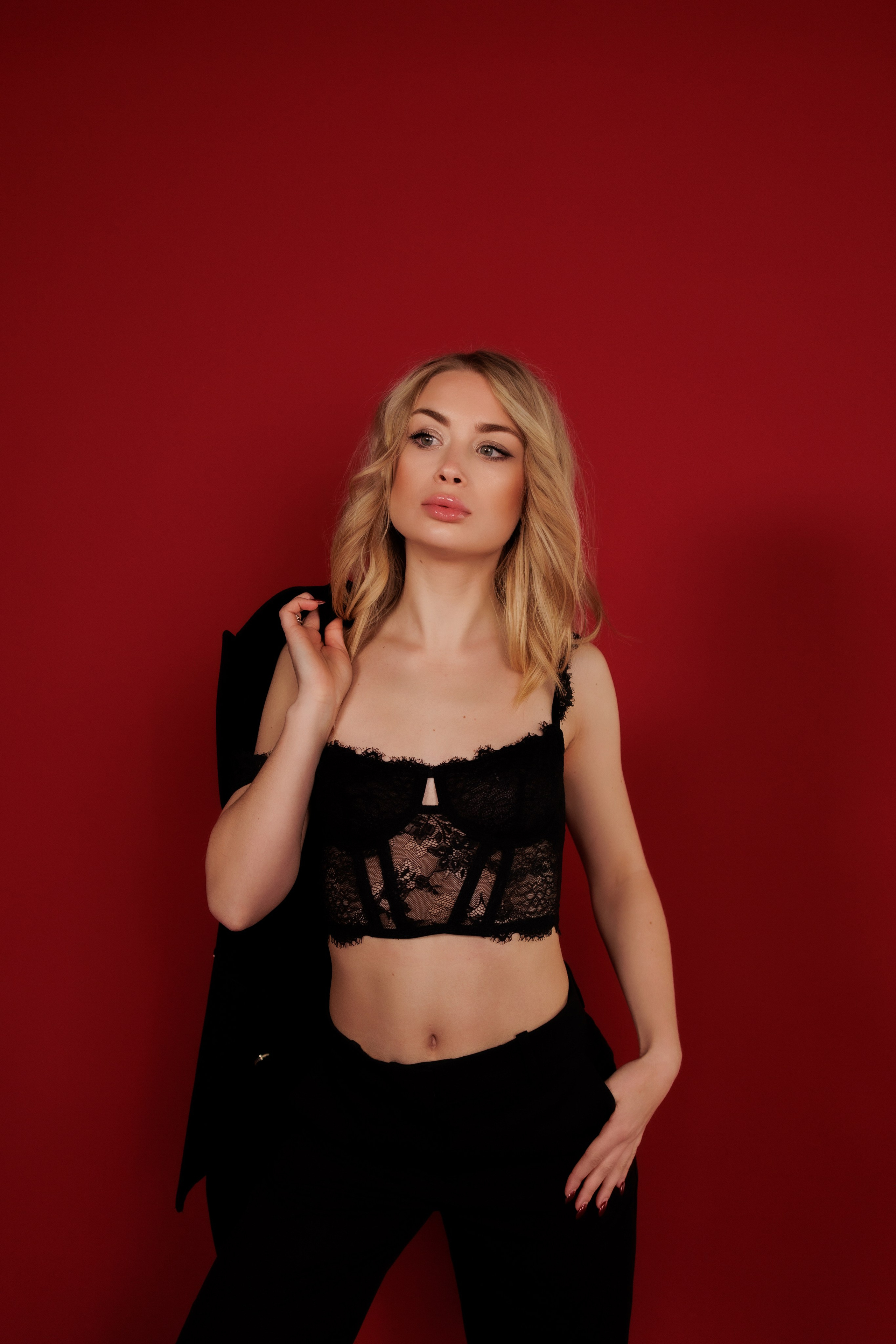 Modern Elegance. Studio Portrait Session. Red & Black Fashion Aesthetic. Kristina Kozheltsova- Soulful Portrait&Lifestyle&Love Story Photographer in Leipzig, Germany