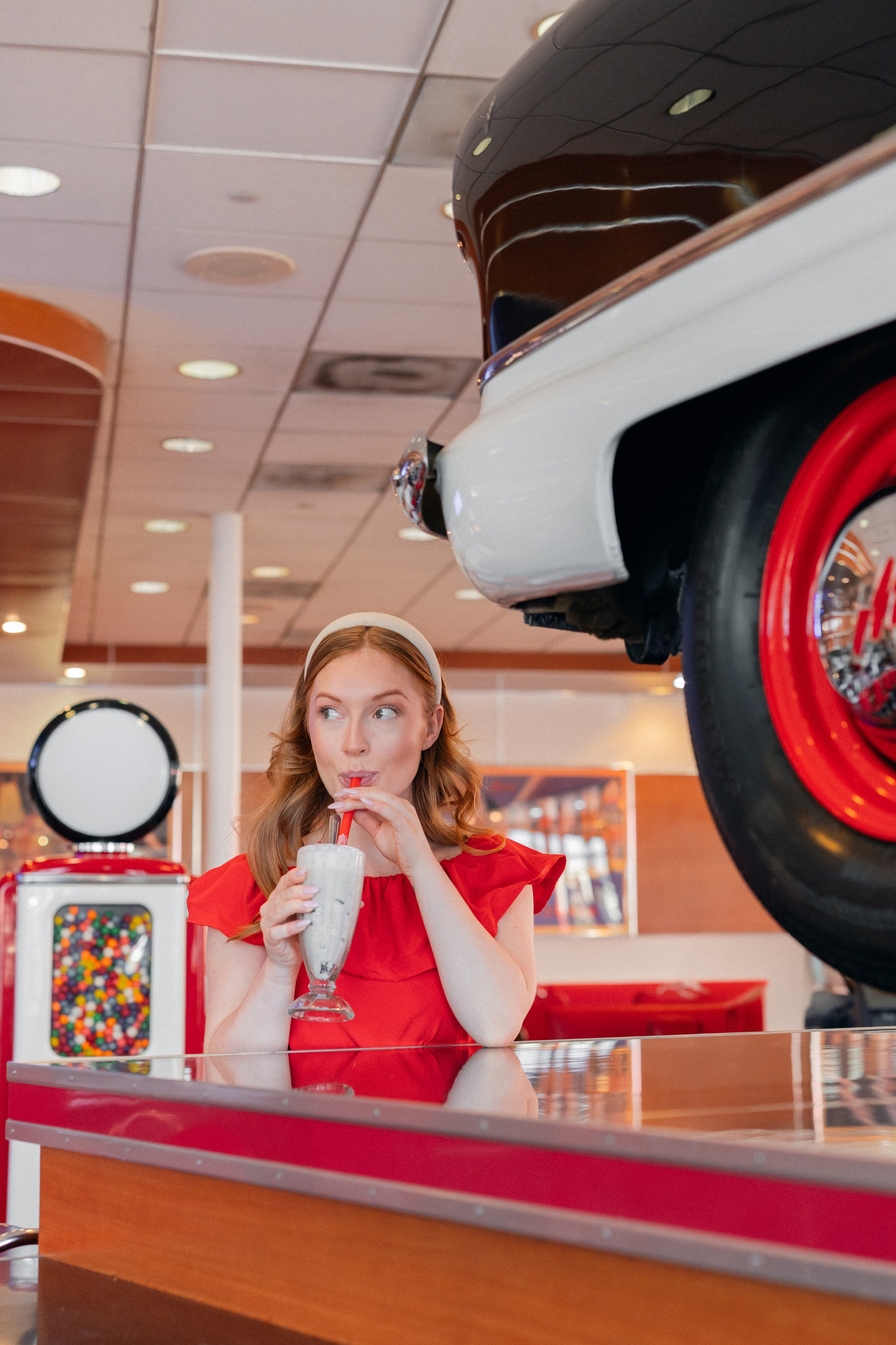 Photoshoot in diner, 50s. Portrait, family, maternity & wedding photography & videography in SoCal Kseni Vibe