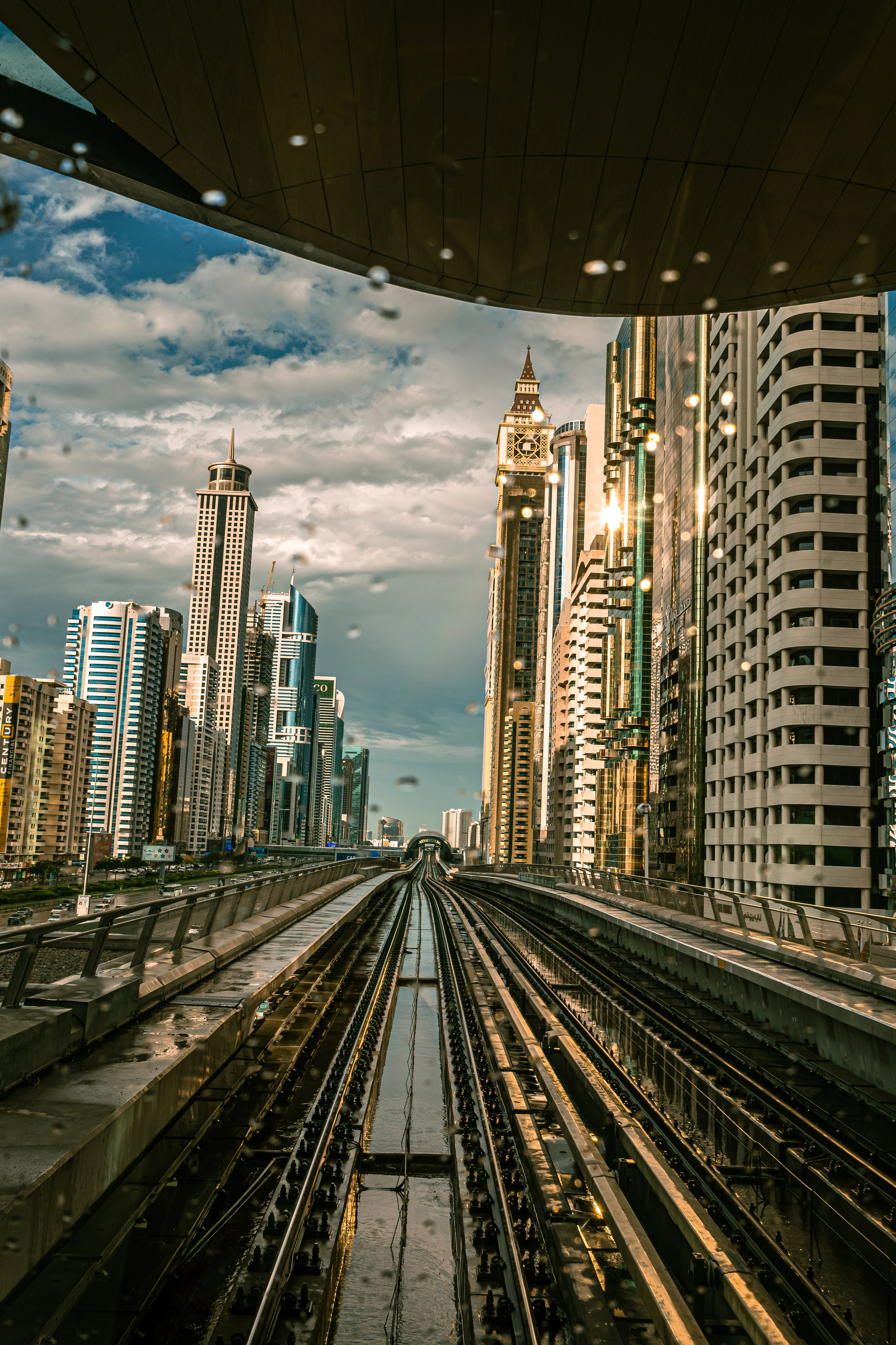 Rainy Dubai. Versoluna