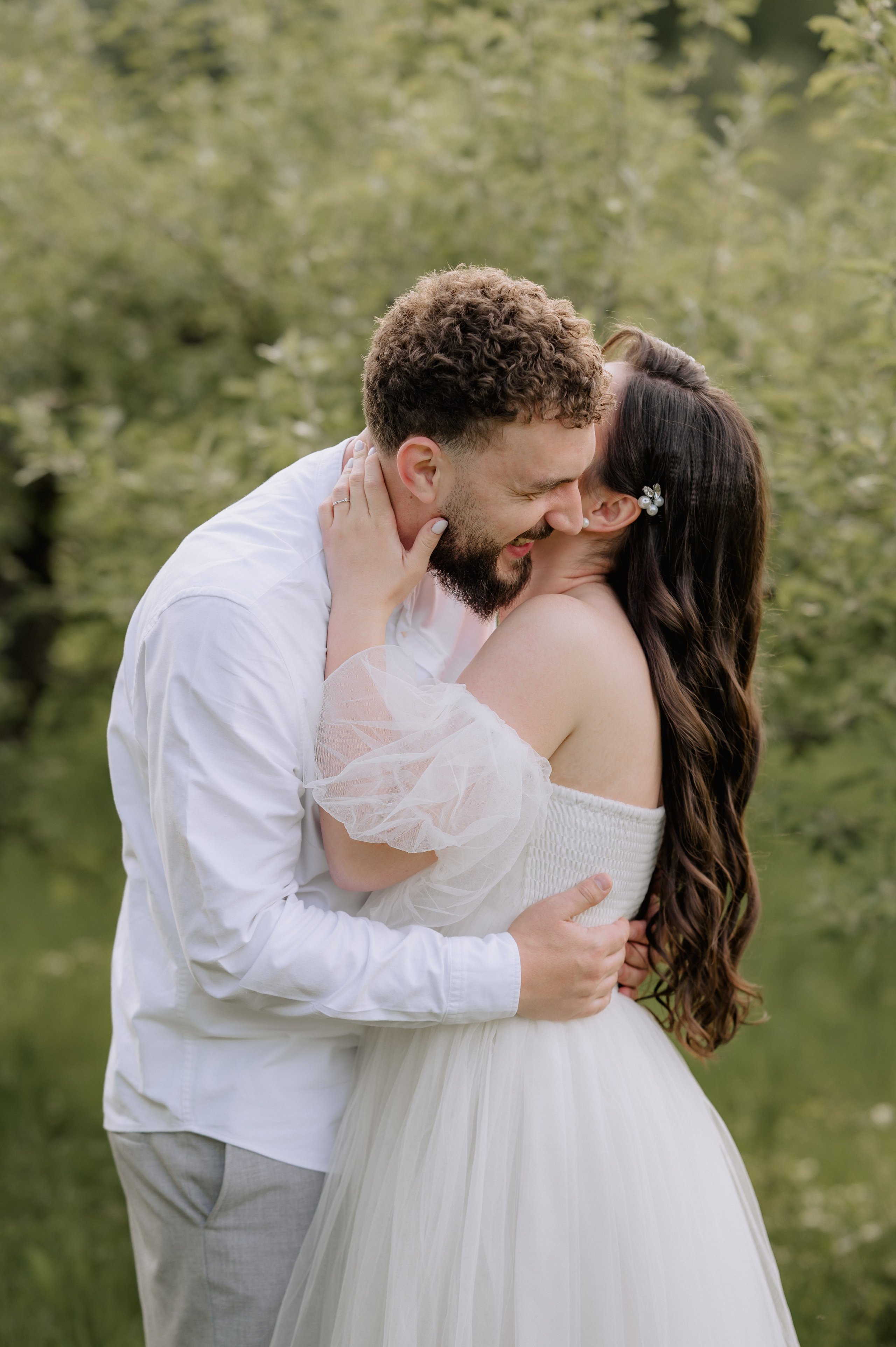 Magda + Andrei | Lovers in the garden. Proud Vision Weddings | Wedding Photography & Film — Servicii profesionale Foto Video Nunta Iasi