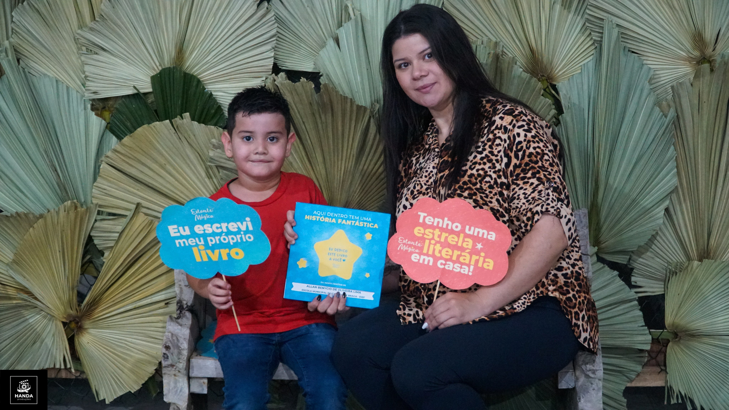 Noite autógrafos colégio Aurélio Buarque de Holanda. Handa Produções