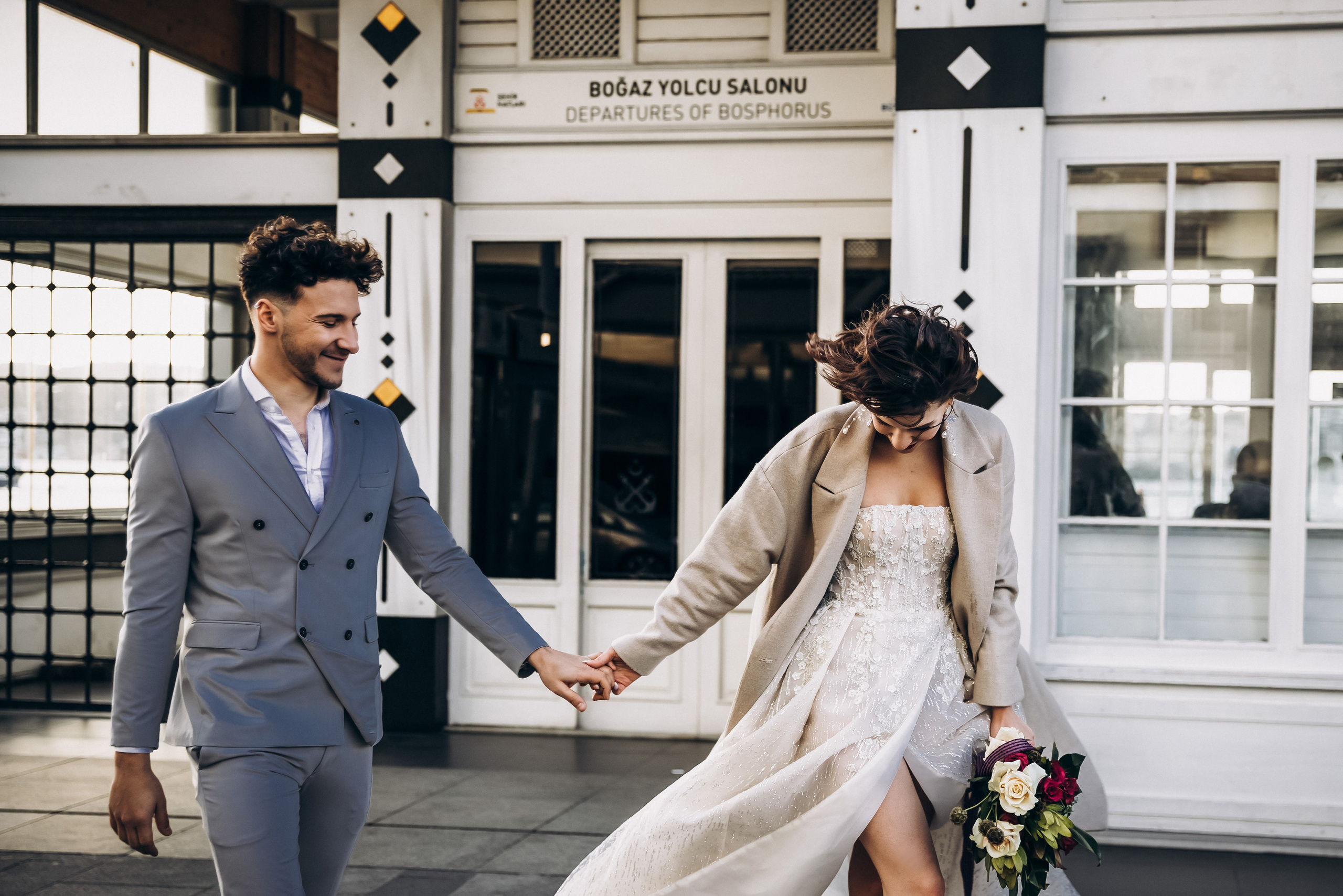  Wedding couple at Istanbul’s market – wedding videography Italy, Spain, French Riviera.