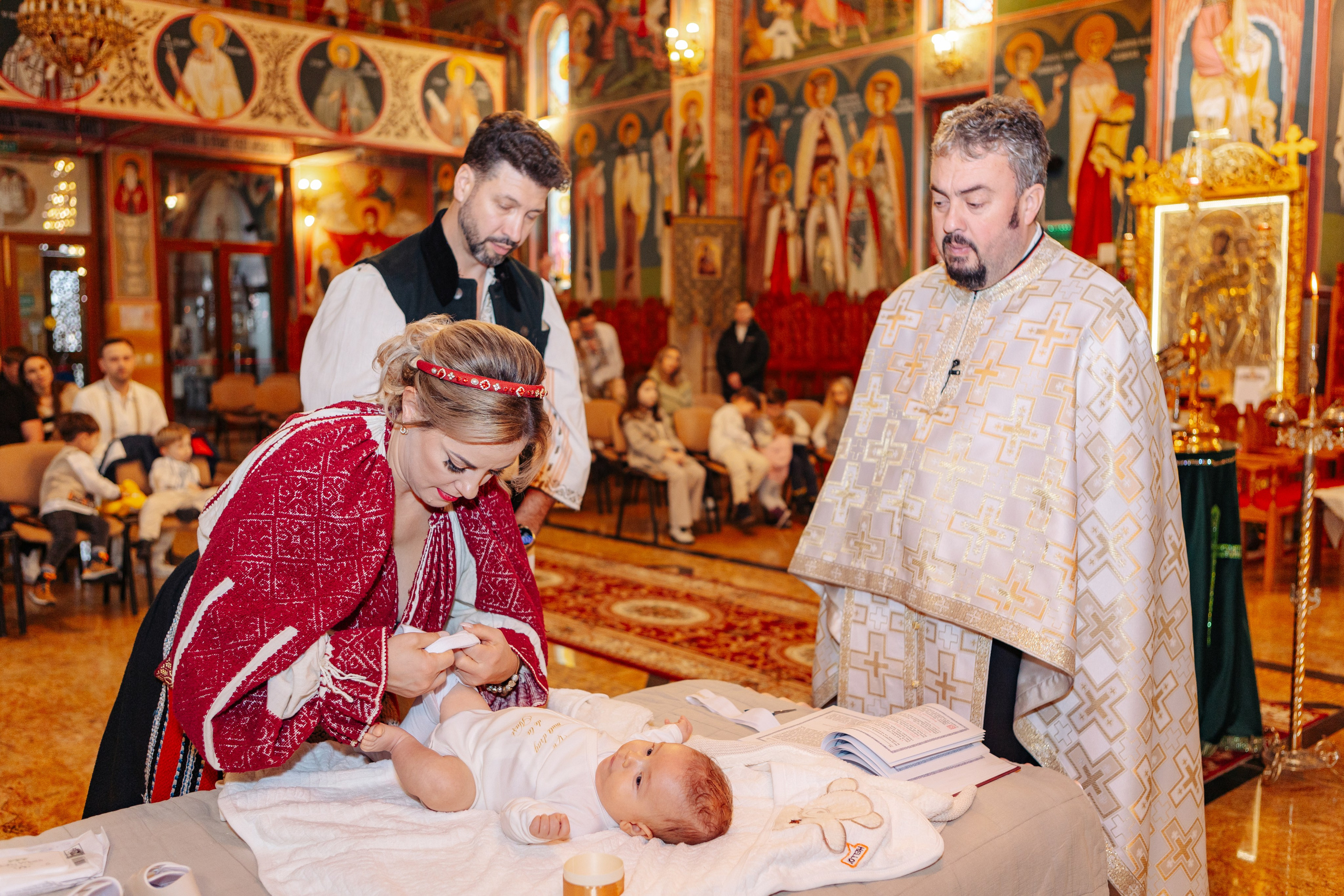 Botezul micuțului Matteo. Cristina Andronache fotograf Brașov fotograf de familie fotograf de nunta Brașov