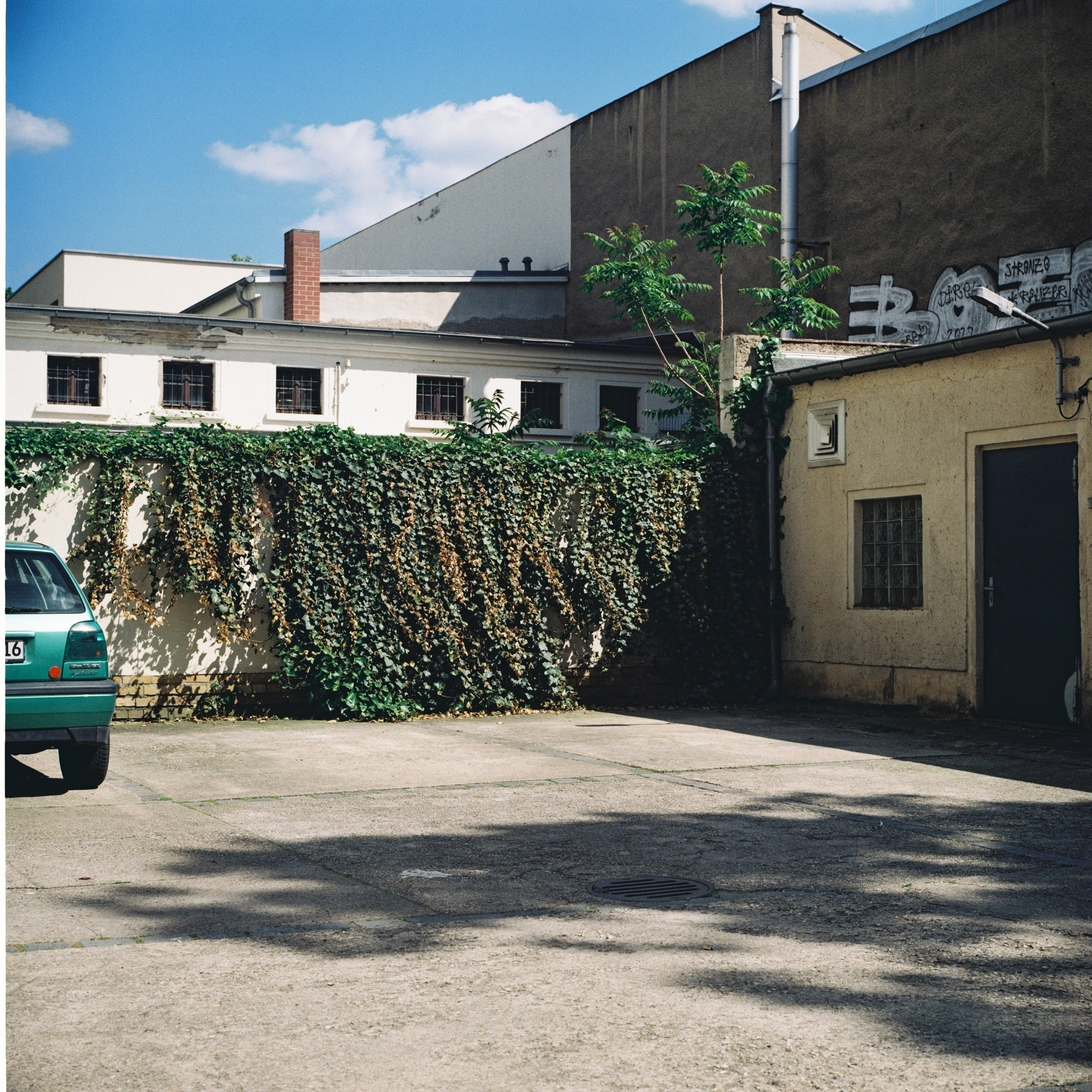 Backyard culture of the Eisenbahnstraße. Anastasia Musinova