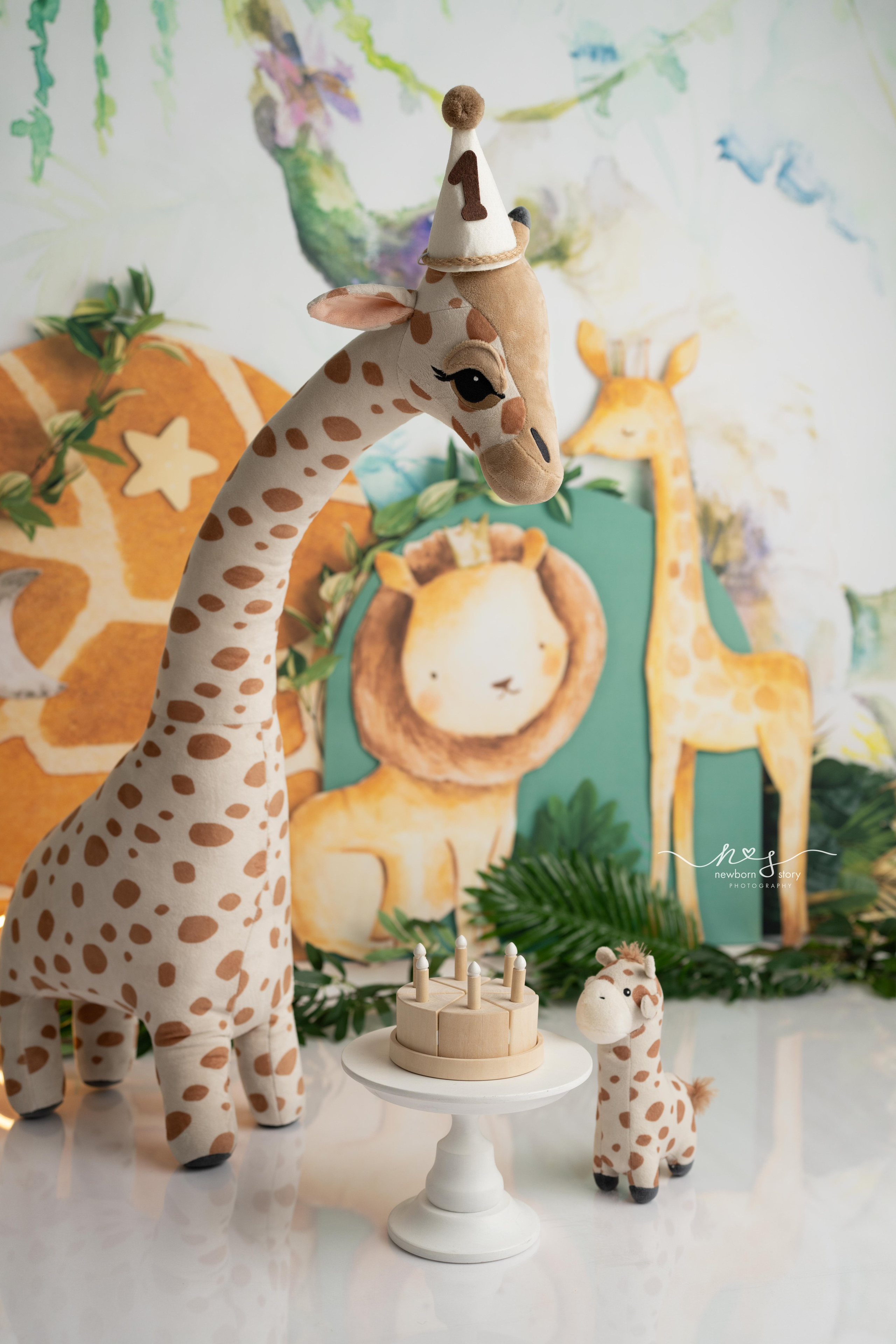 CAKE SMASH PHOTOGRAPHY. Newborn, Sitter and Cake Smash Photographer in Doha, Qatar