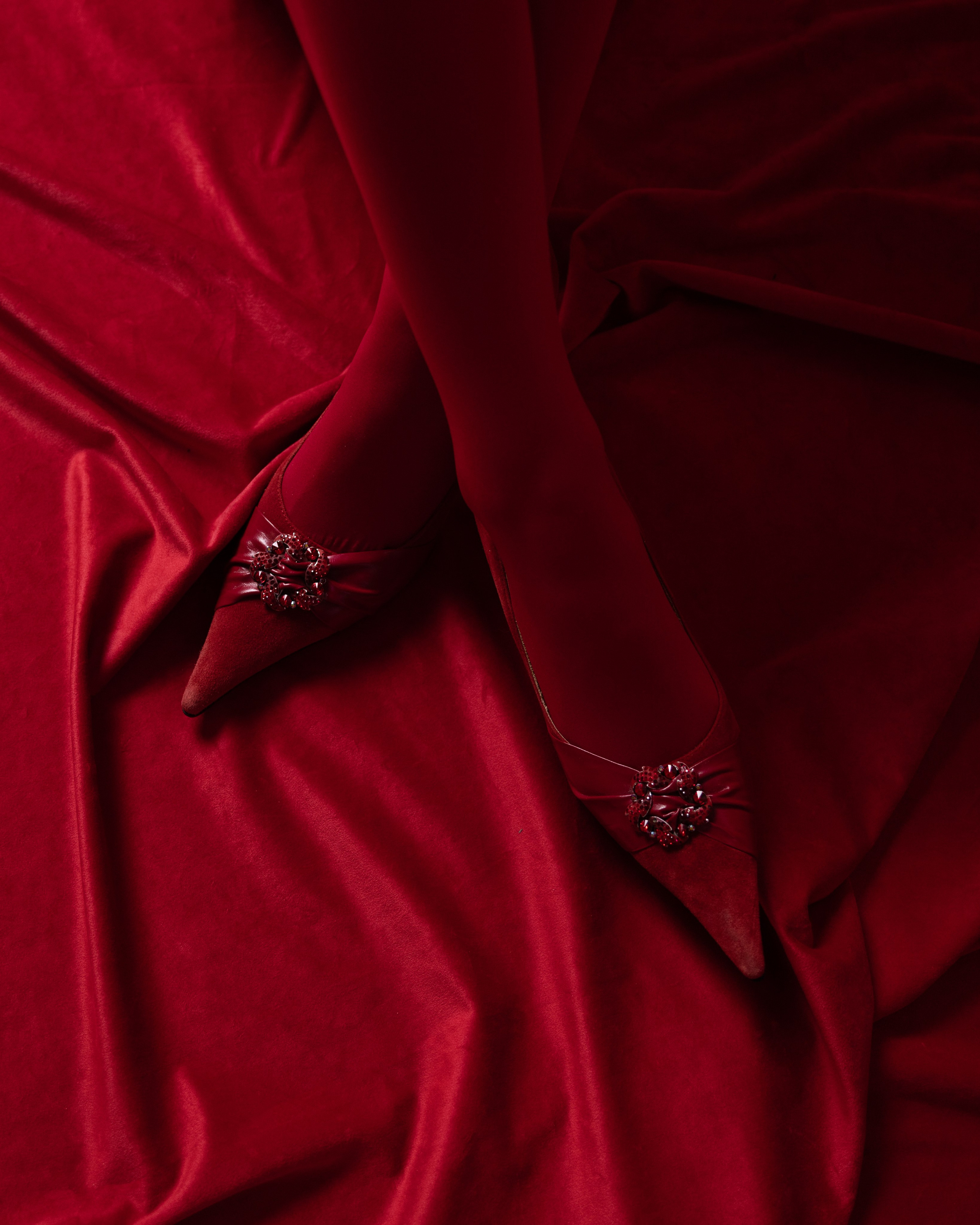 Lady in red. Professional wedding photographer in Copenhagen, Denmark — Julia Byron