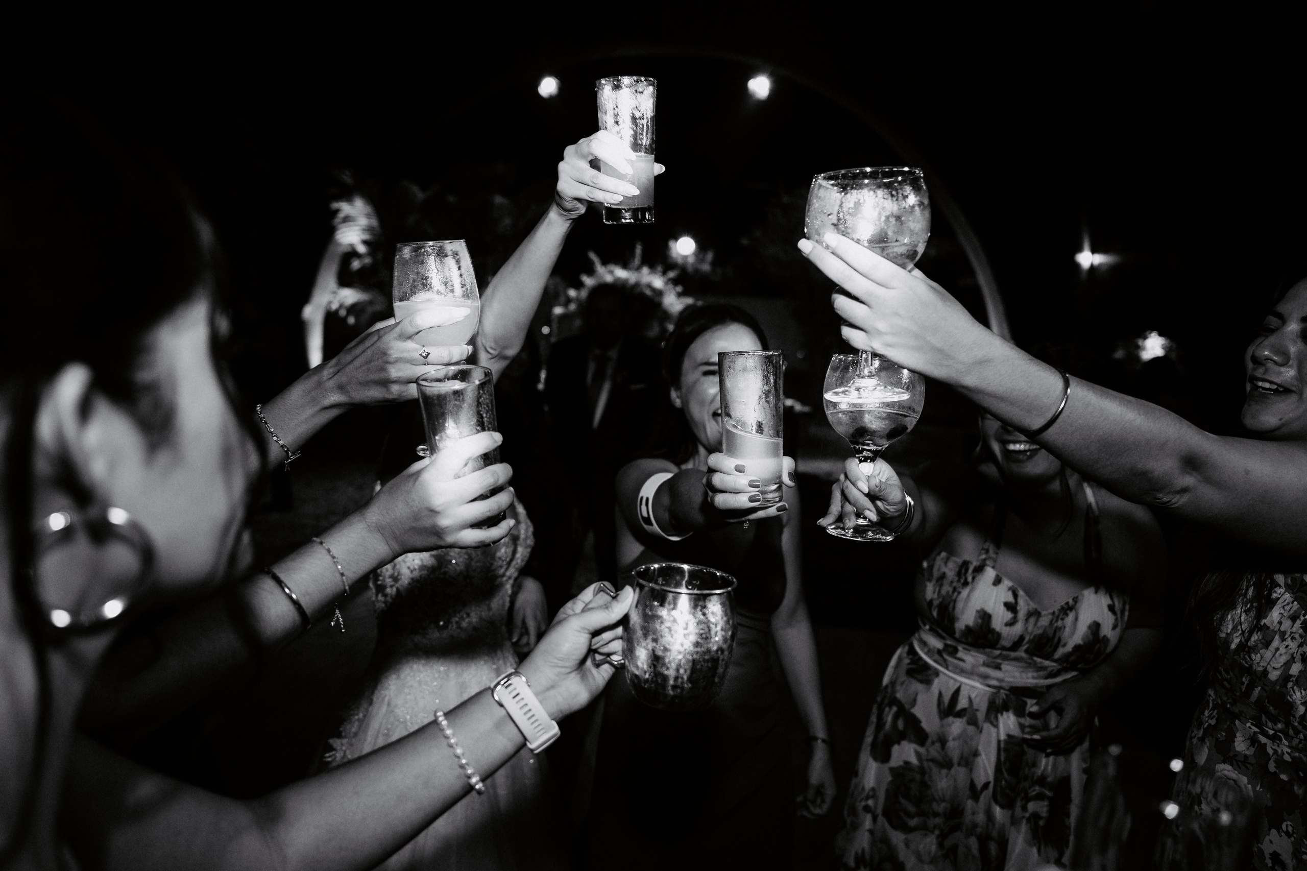 Un vistazo a la fiesta. Fotógrafo de Bodas en Lima | Ronhy Altamirano. Fotografía narrativa y cinematográfica para bodas, quinceañeras y eventos exclusivos
