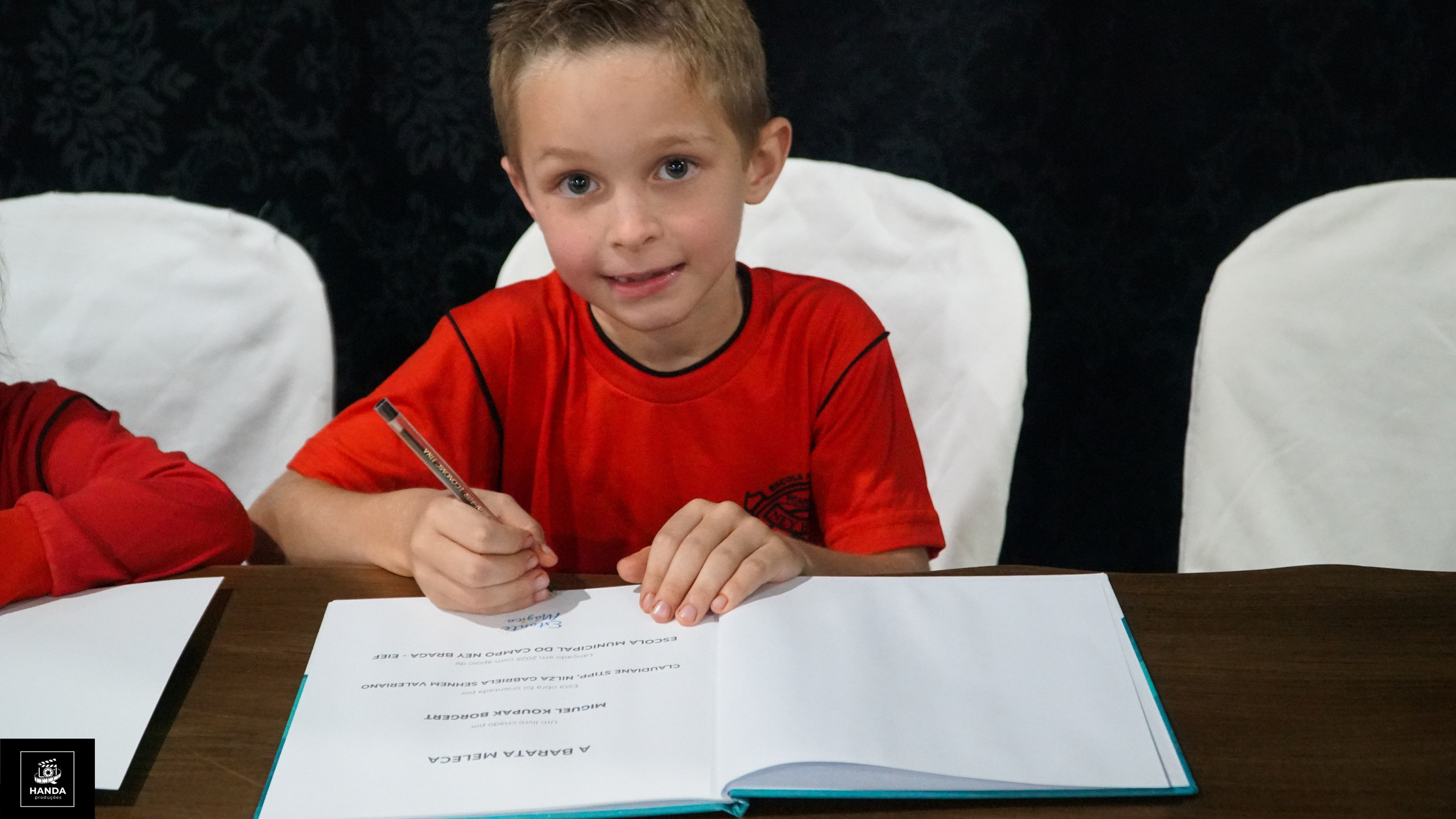 Noite autógrafos colégio Aurélio Buarque de Holanda. Handa Produções