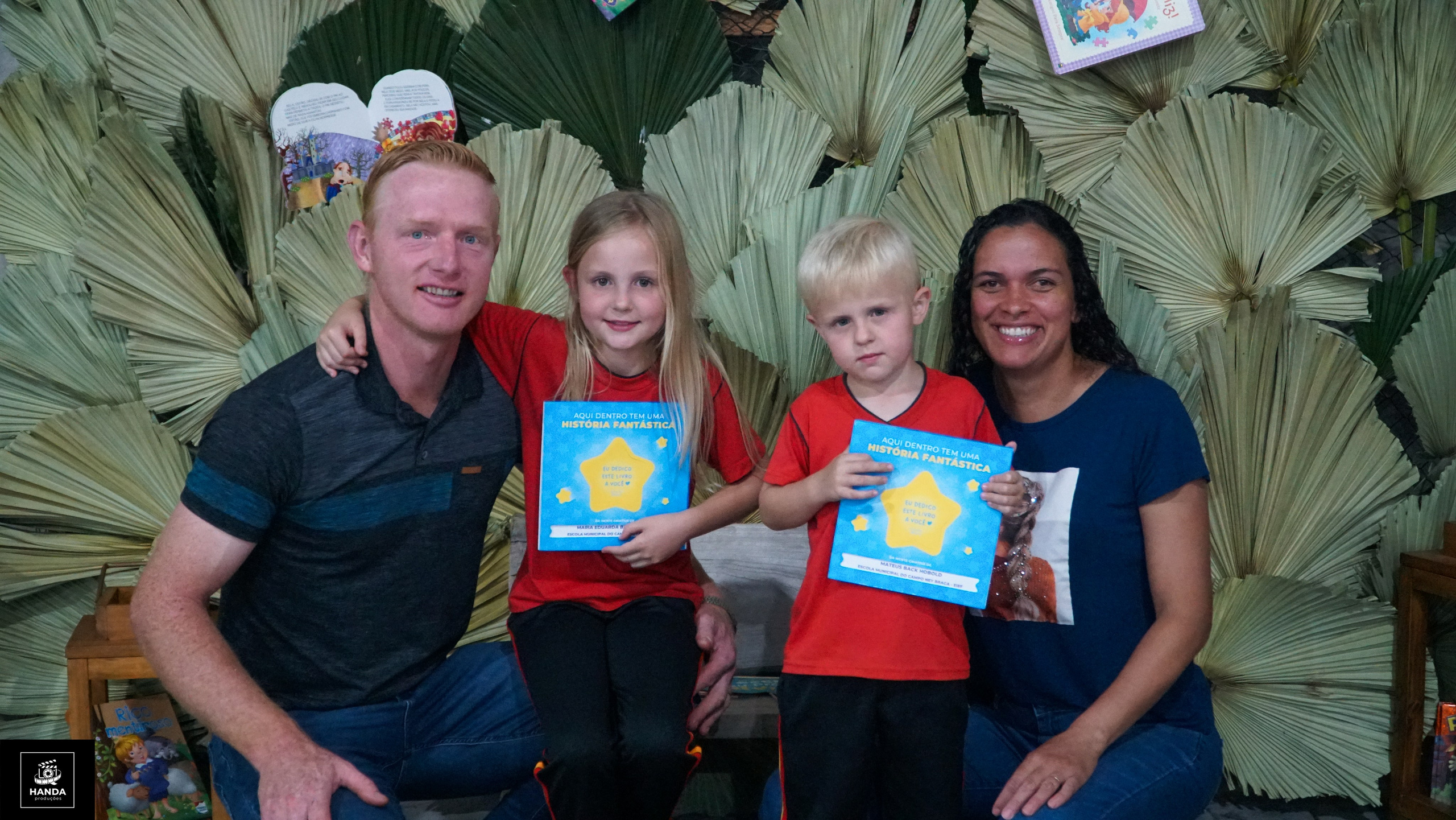 Noite autógrafos colégio Aurélio Buarque de Holanda. Handa Produções