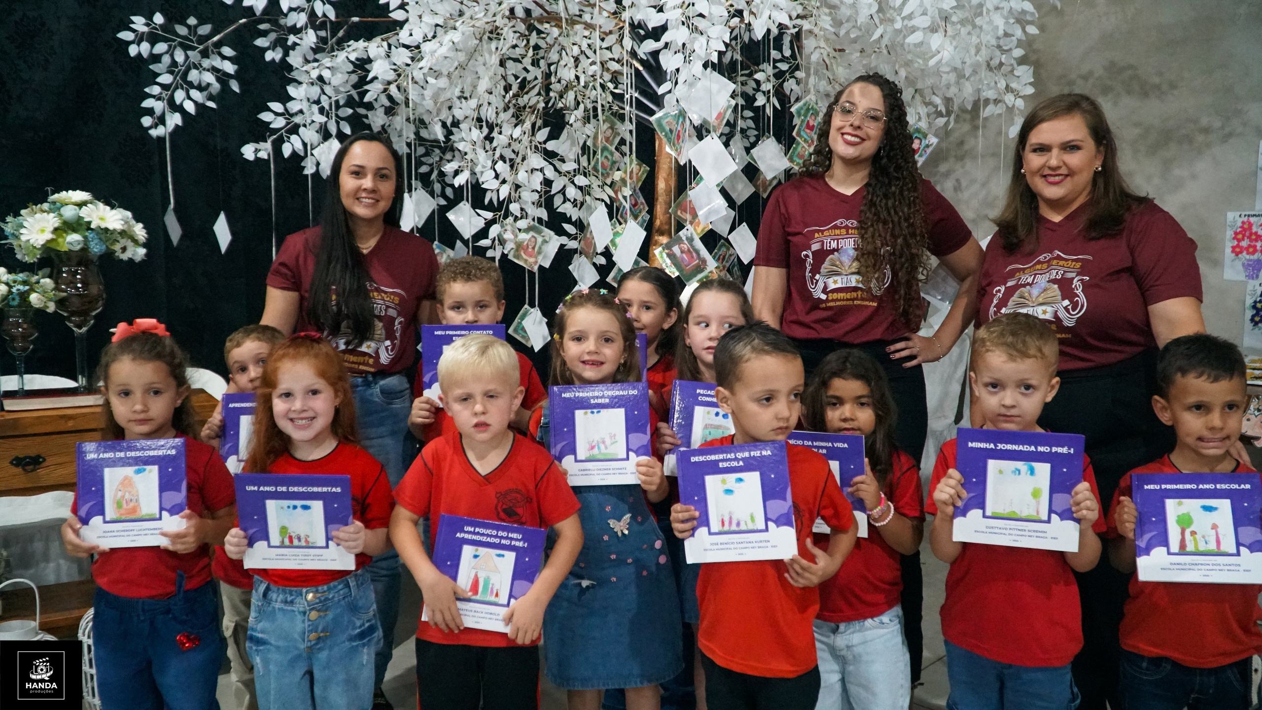 Noite autógrafos colégio Aurélio Buarque de Holanda. Handa Produções