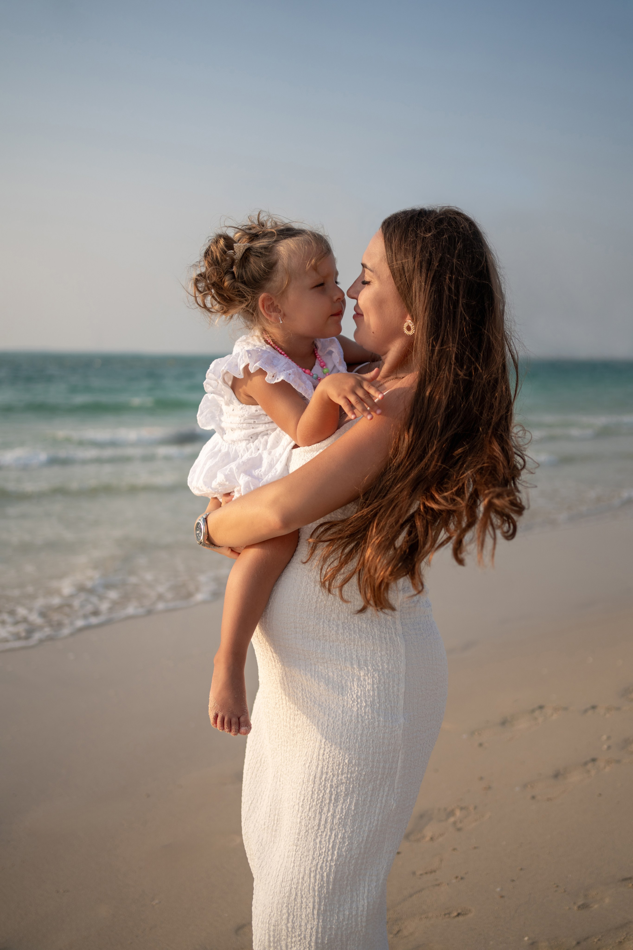 Golden hour, growing love. Angela Iakovleva — Family Photographer in Dubai