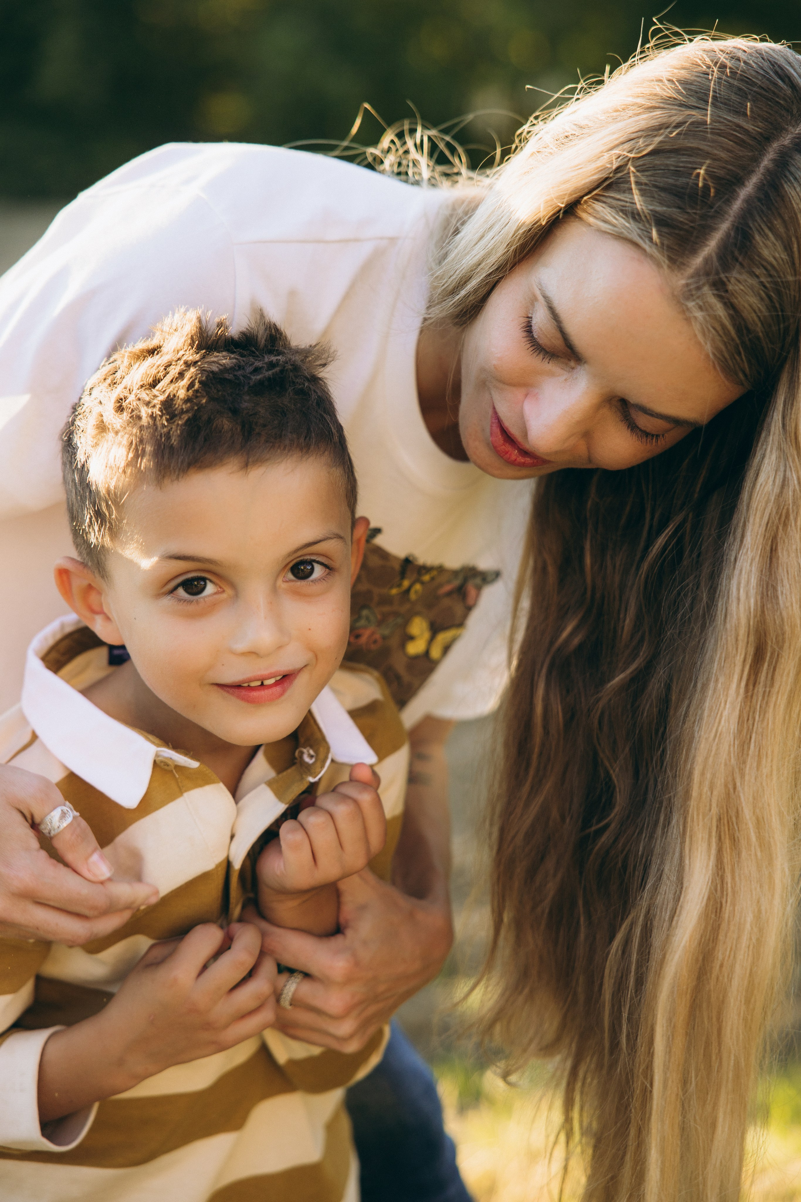 Autumn mother-son family photoshoot in Toulouse. Eugénie Smirnova — your photographer in Toulouse and southwest France