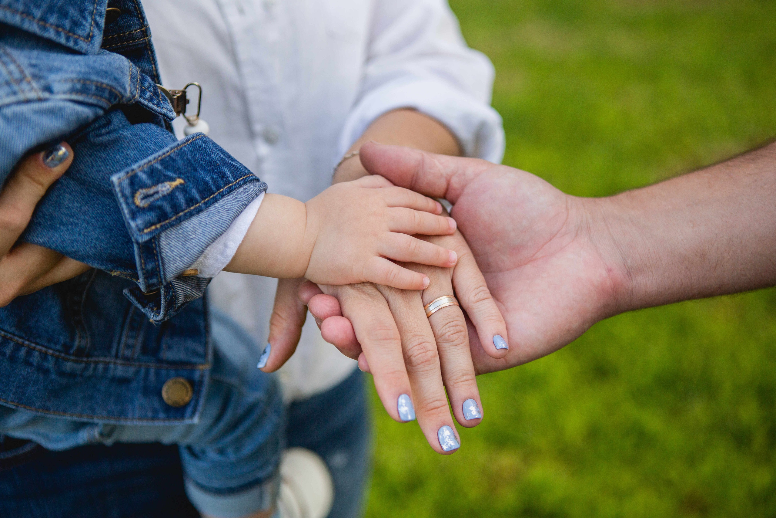 AT THE WALLS OF THE OLD CITY. PHOTOGRAPHER IN ISRAEL