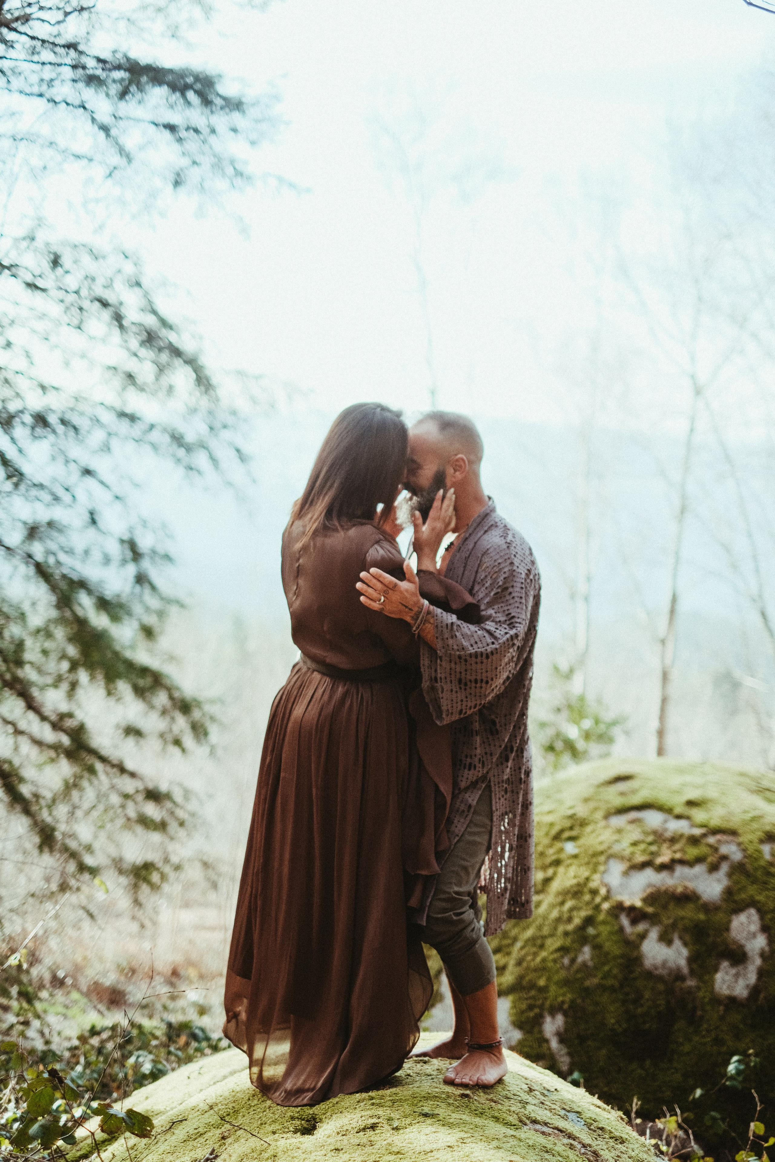 Romantic forest engagement session in Portugal with earthy tones