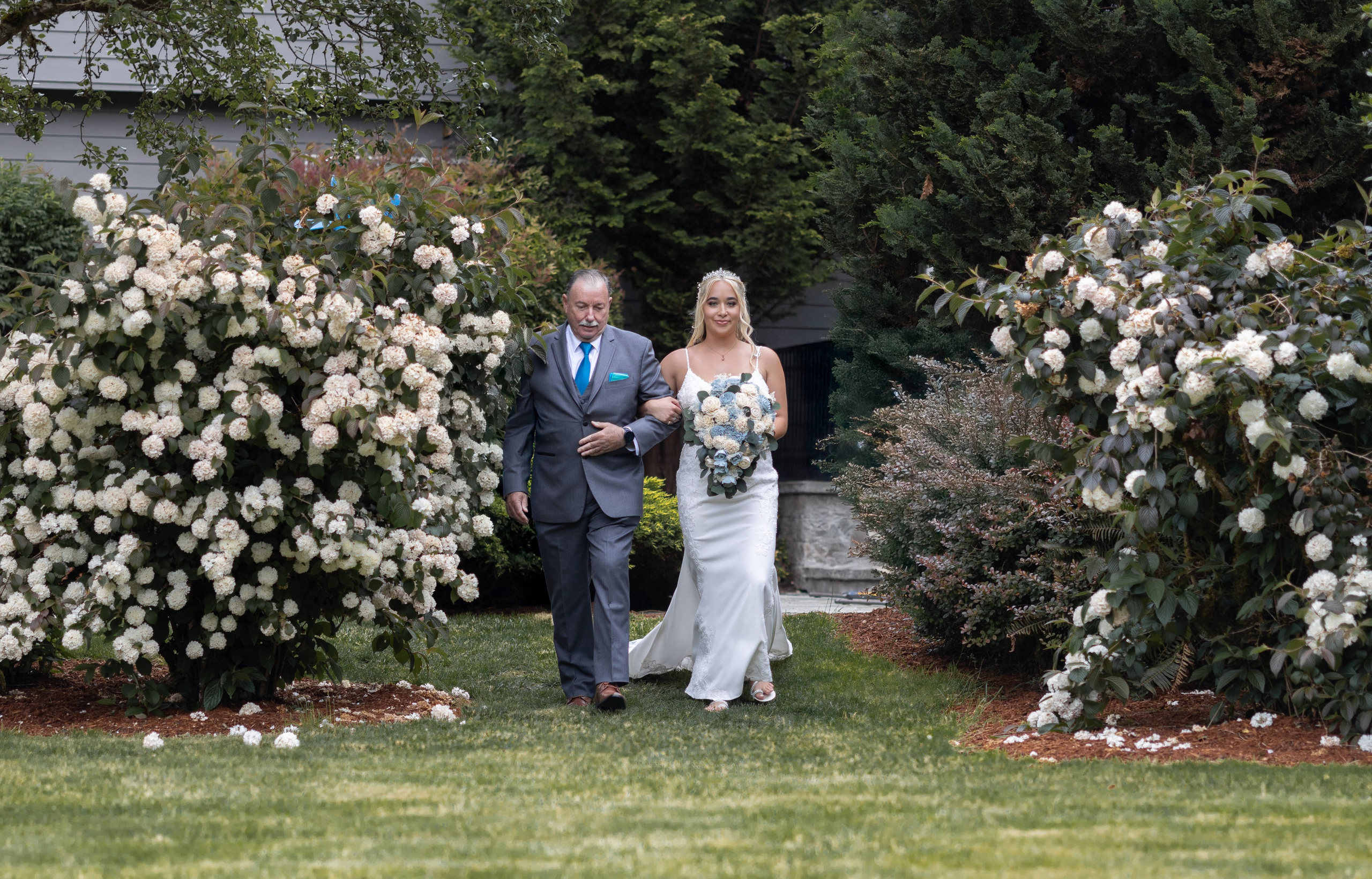 Backyard Wedding. Family and Wedding photographer