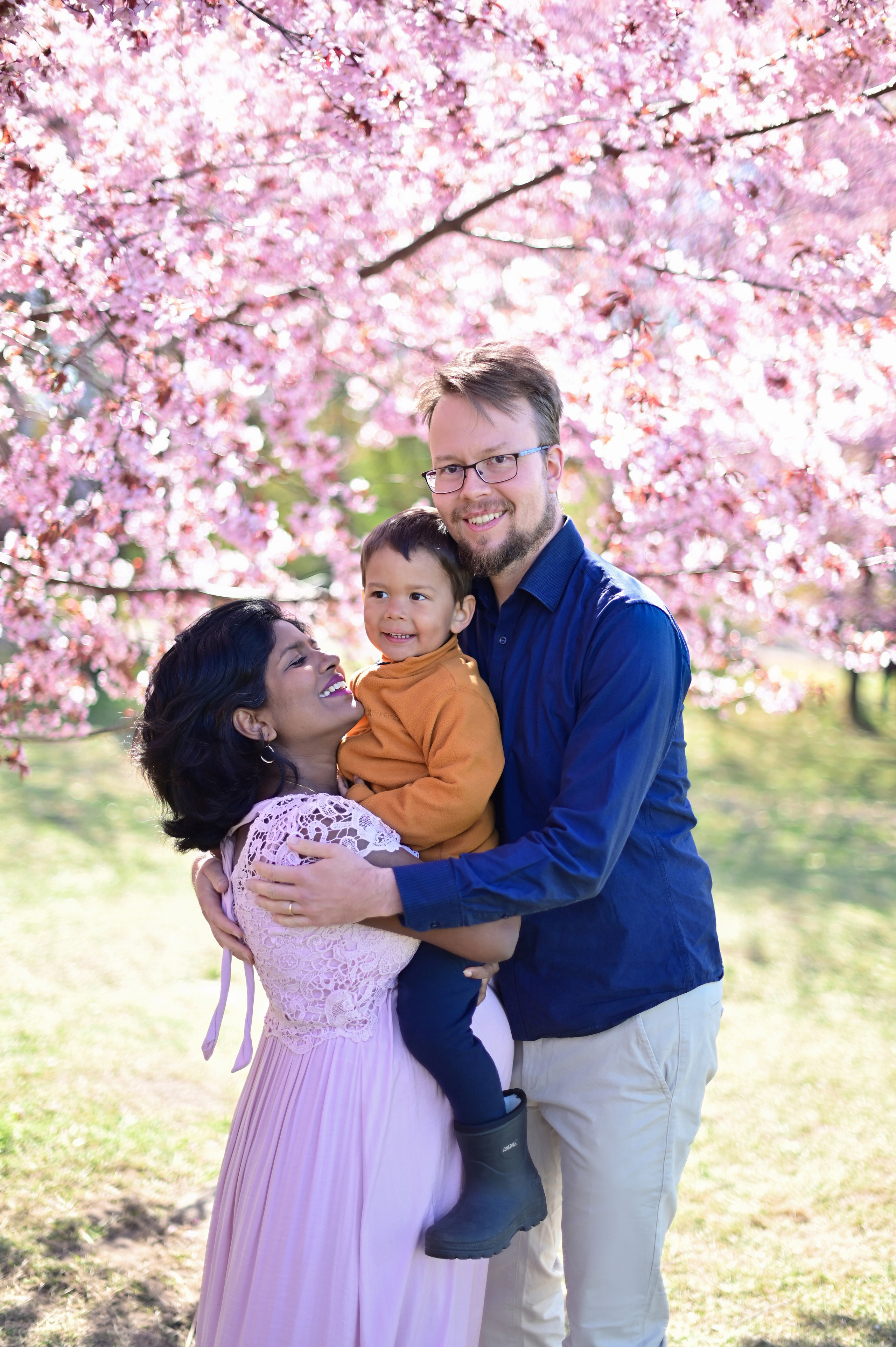 Сакура. Семейная съёмка + в ожидании. Детский и семейный фотограф в финляндии дина пулкка. контент фотограф