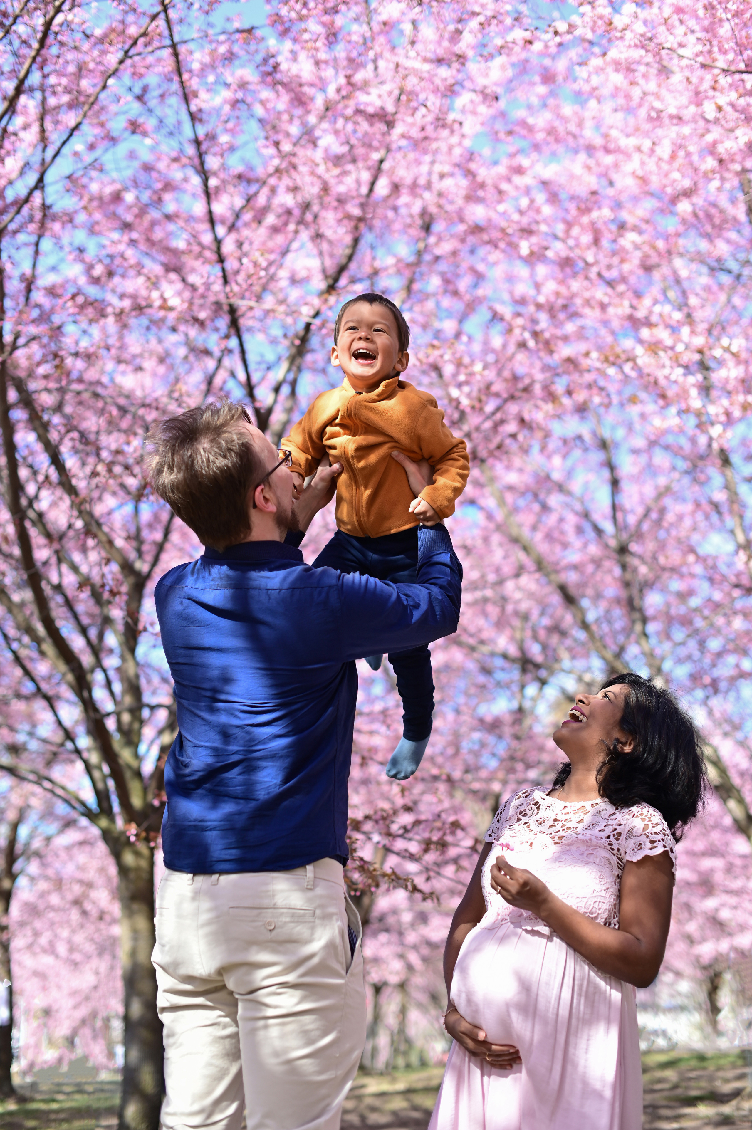 Сакура. Семейная съёмка + в ожидании. Детский и семейный фотограф в финляндии дина пулкка. контент фотограф